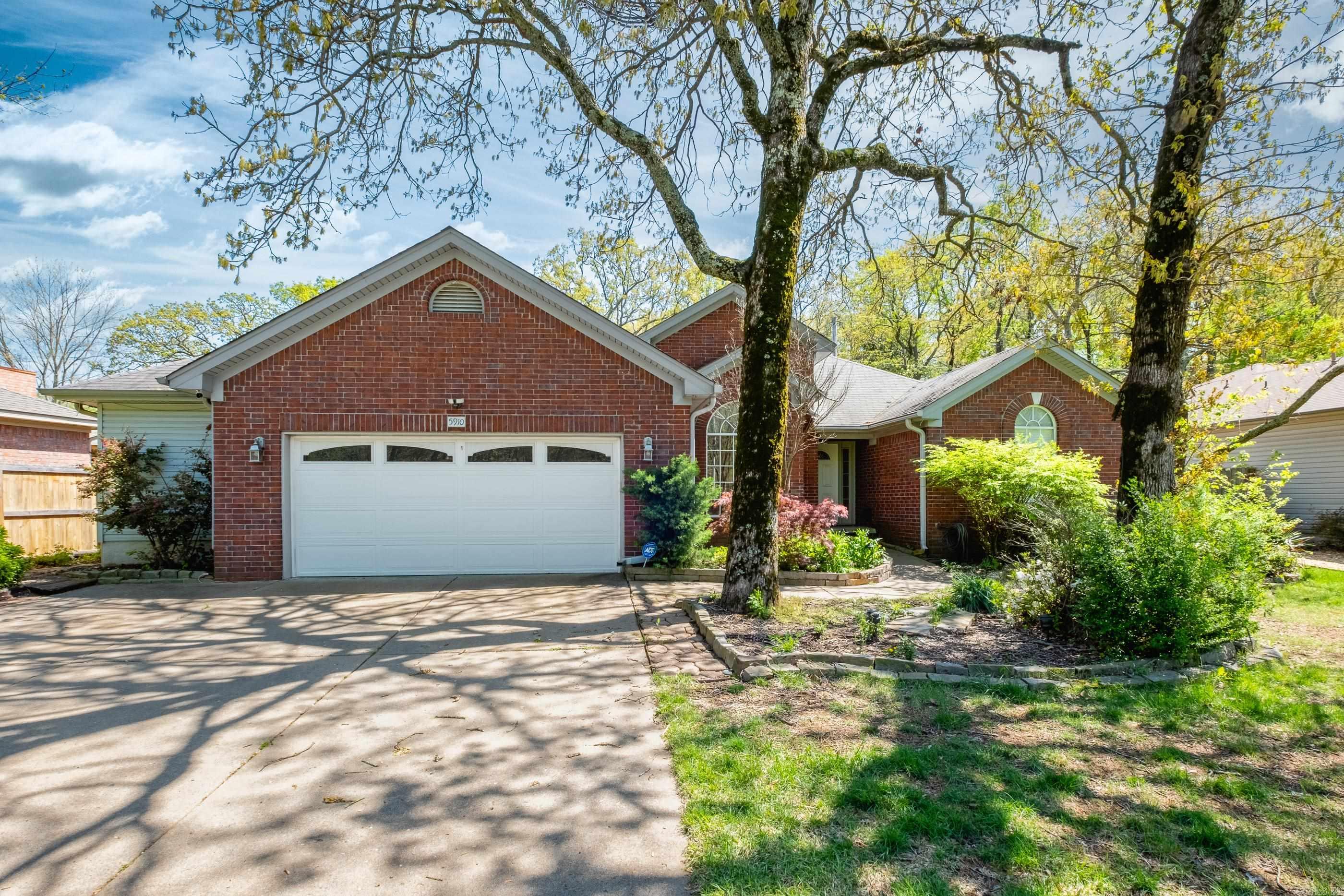 5910 N Locust Street