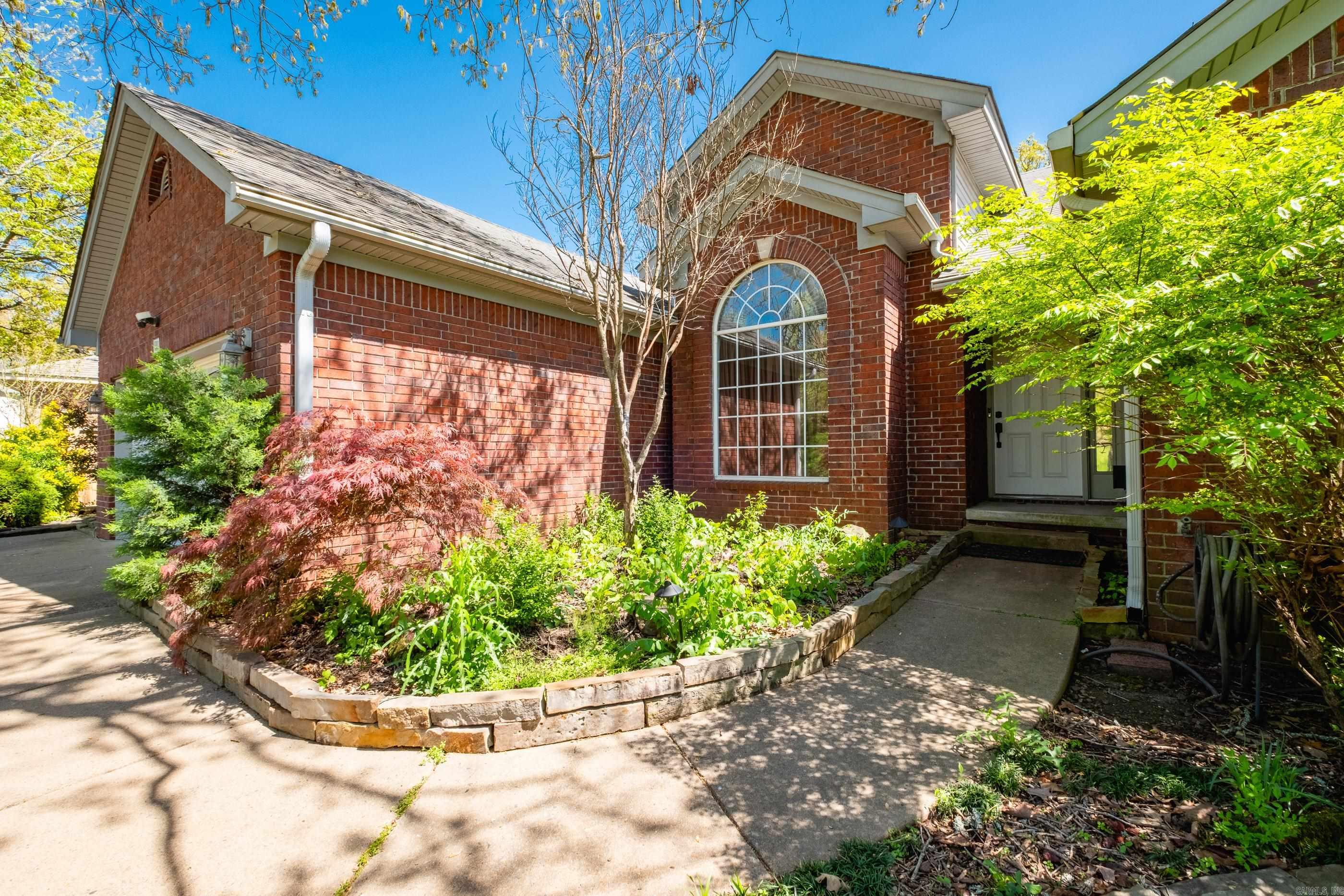 5910 N Locust Street
