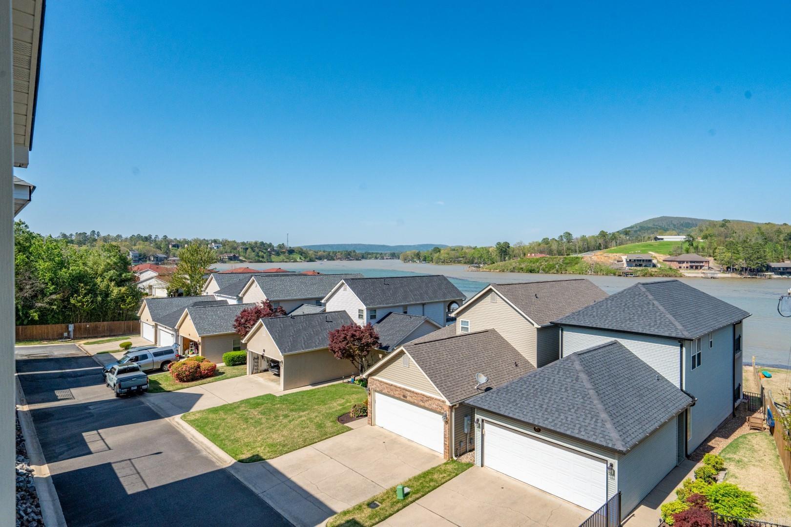 102 Eagle View Point