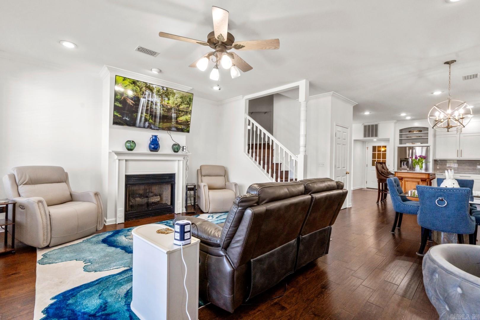 102 Eagle View Point
