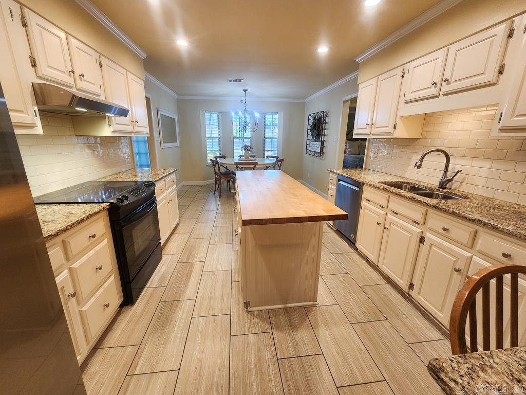 1 Windsor Valley Court