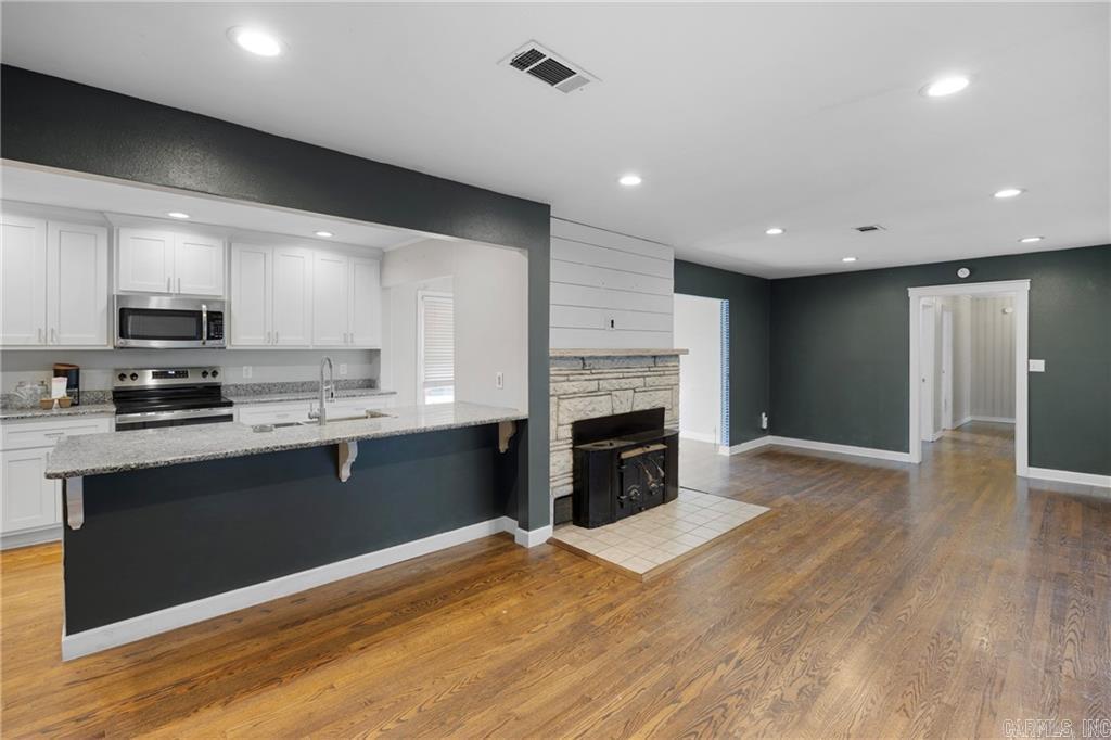 409 W 8Th St