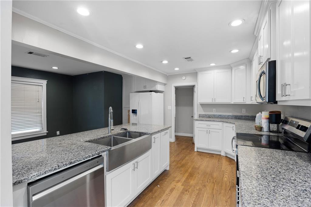 409 W 8Th St