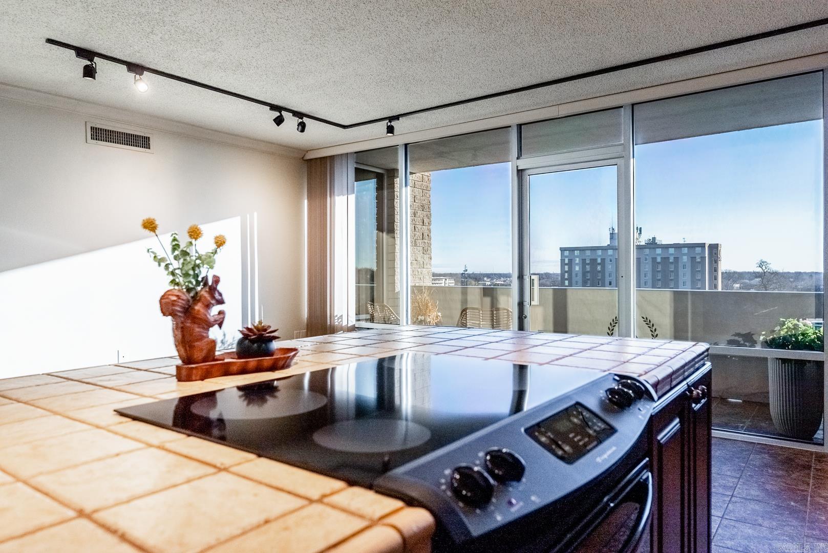 700 E 9th 6D Street Unit: 6D