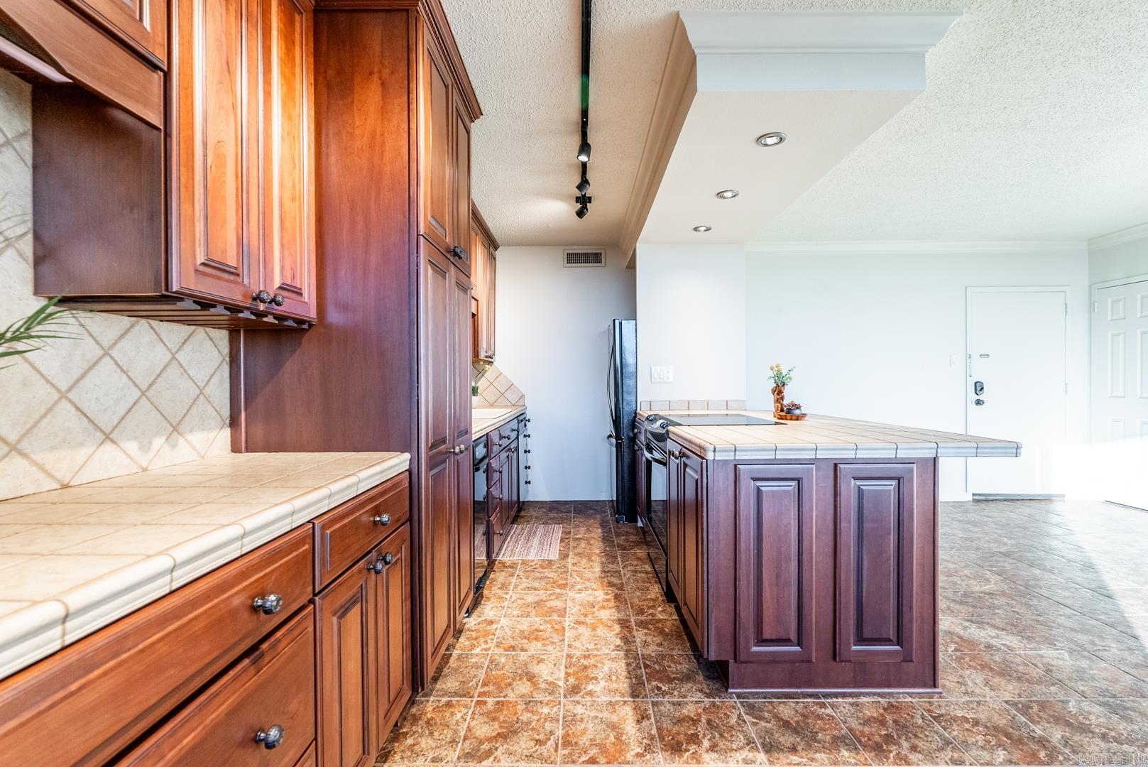 700 E 9th 6D Street Unit: 6D