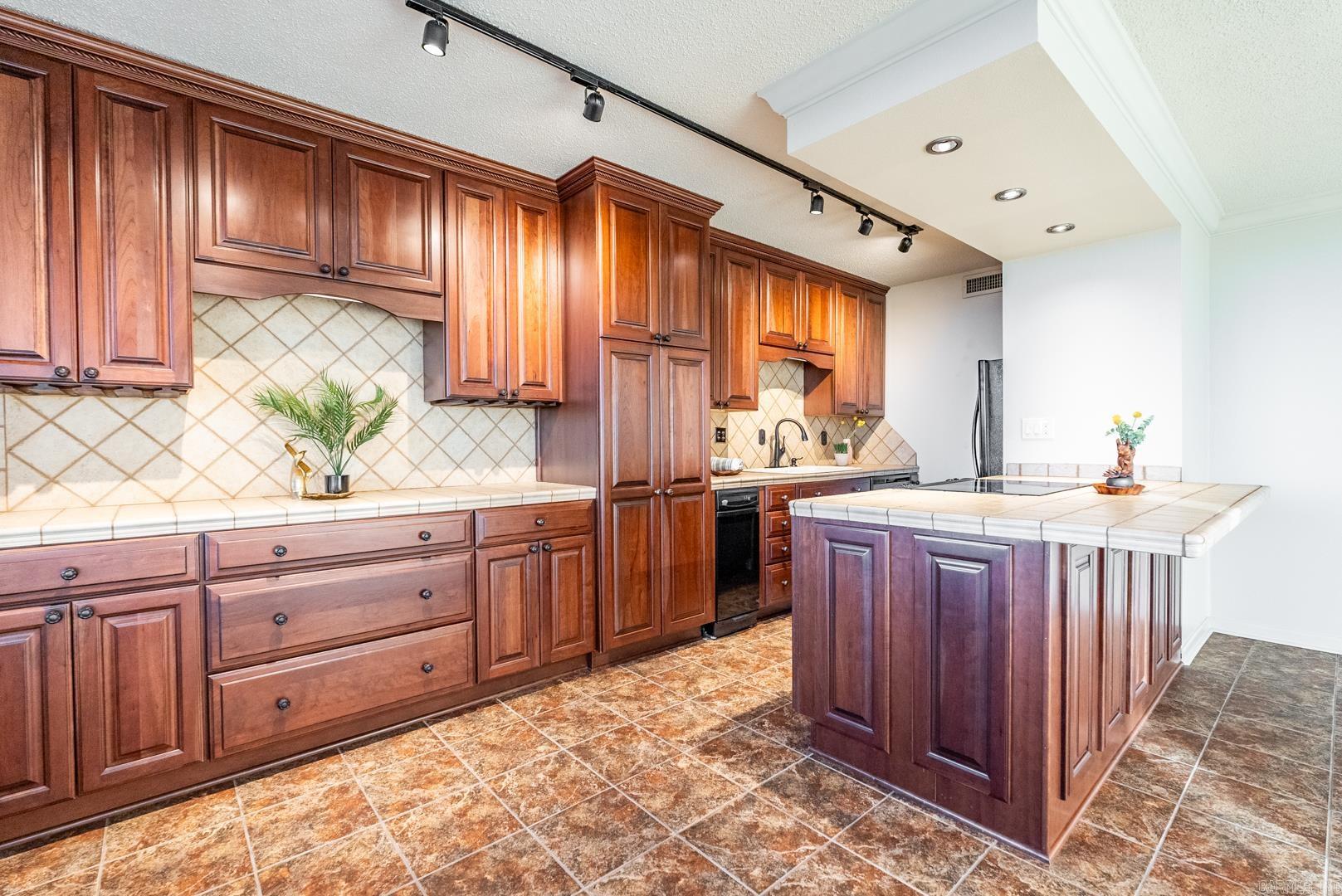 700 E 9th 6D Street Unit: 6D