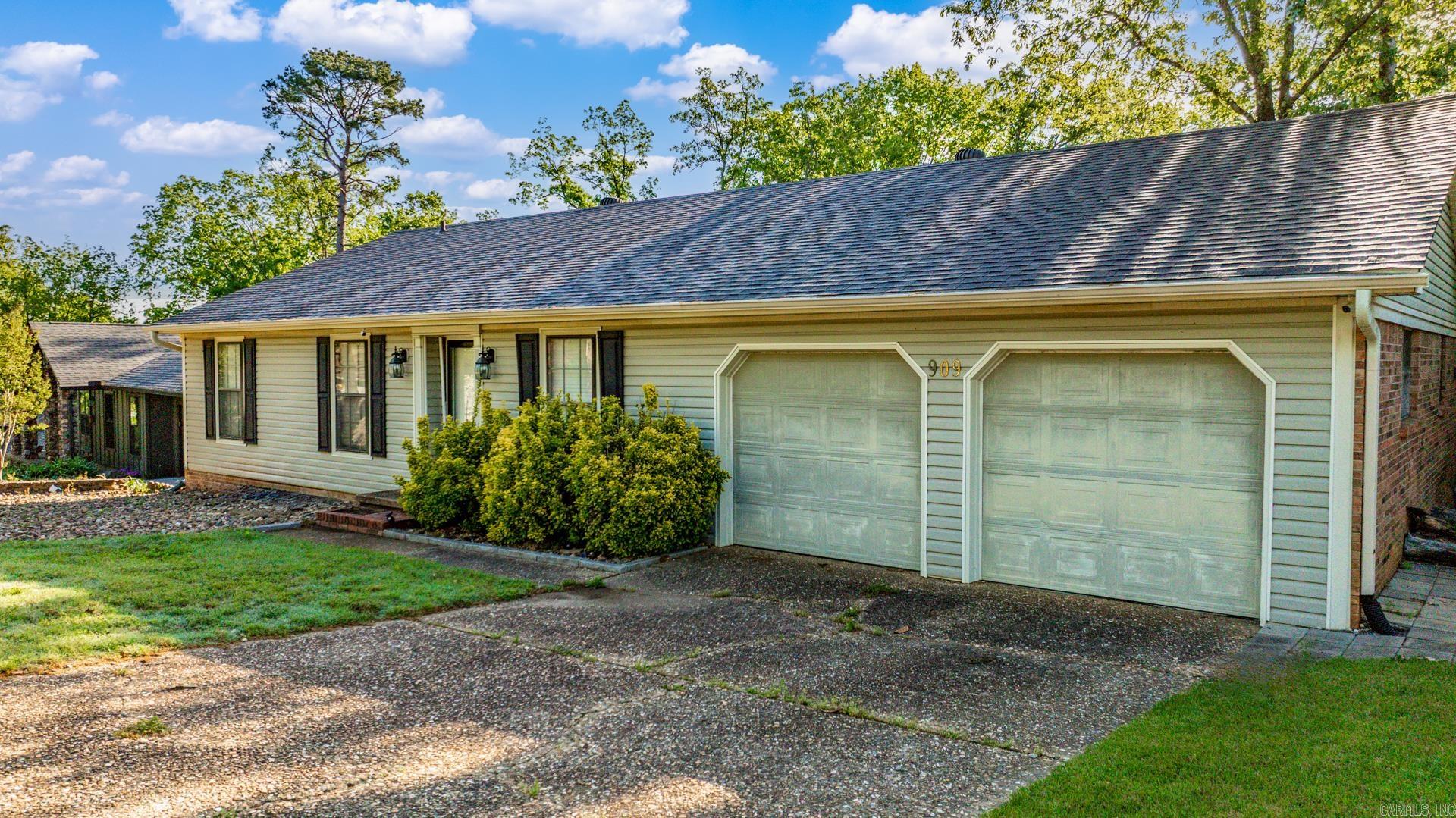 909 Beacon Hill Court