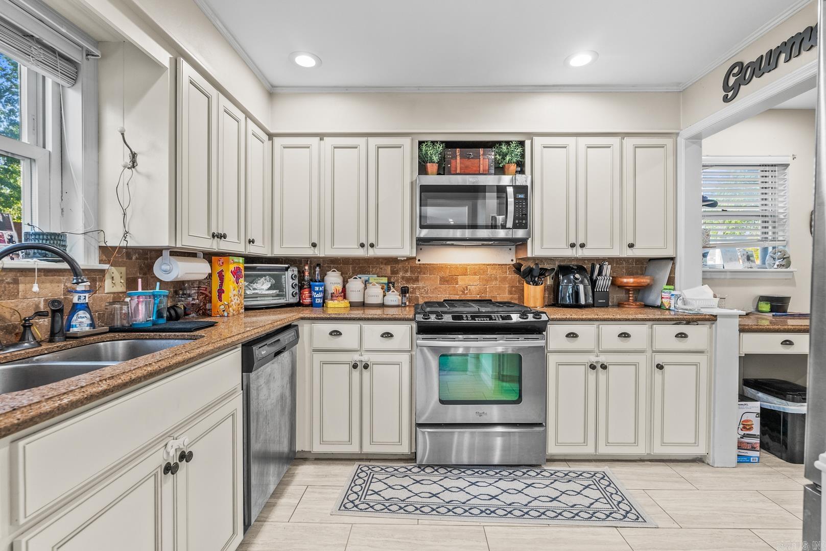 909 Beacon Hill Court