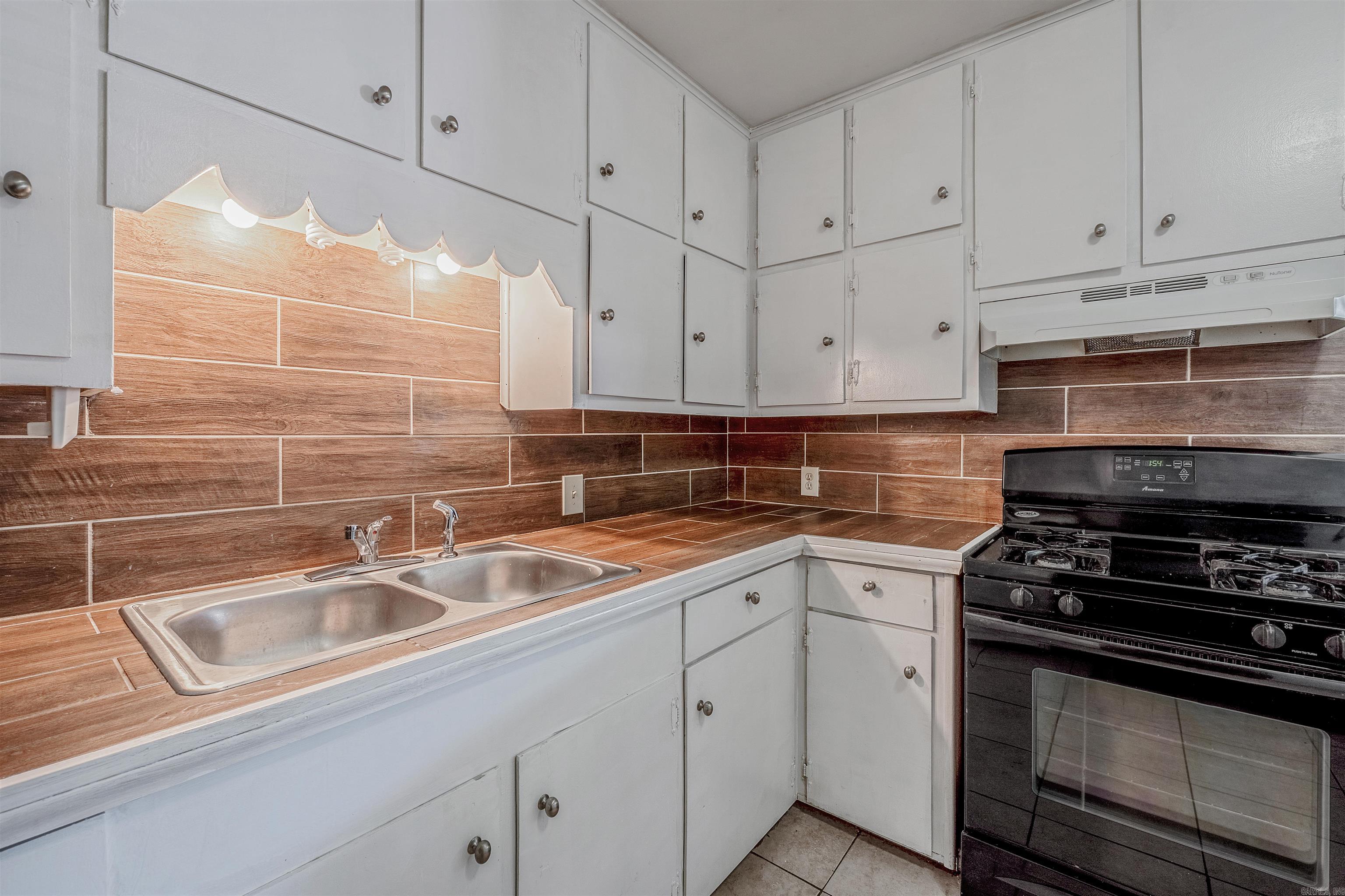 718 & 720 W 41St St