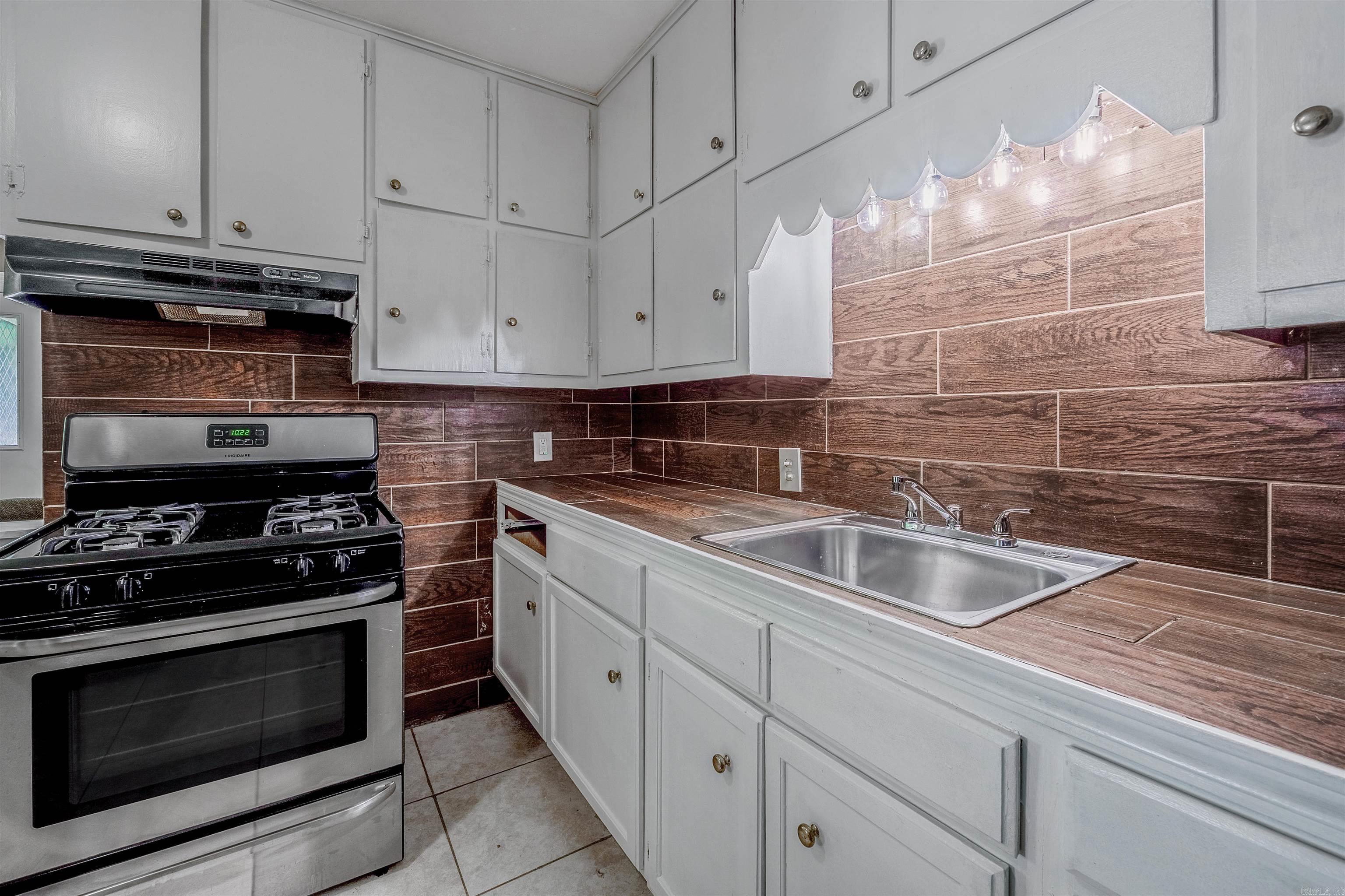 718 & 720 W 41St St