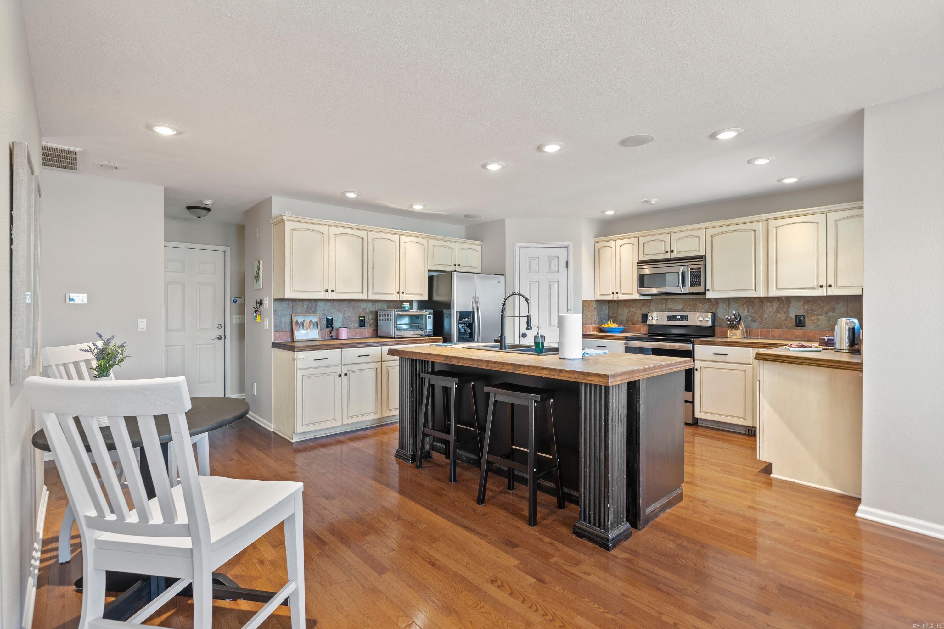 114 Bellaire Loop