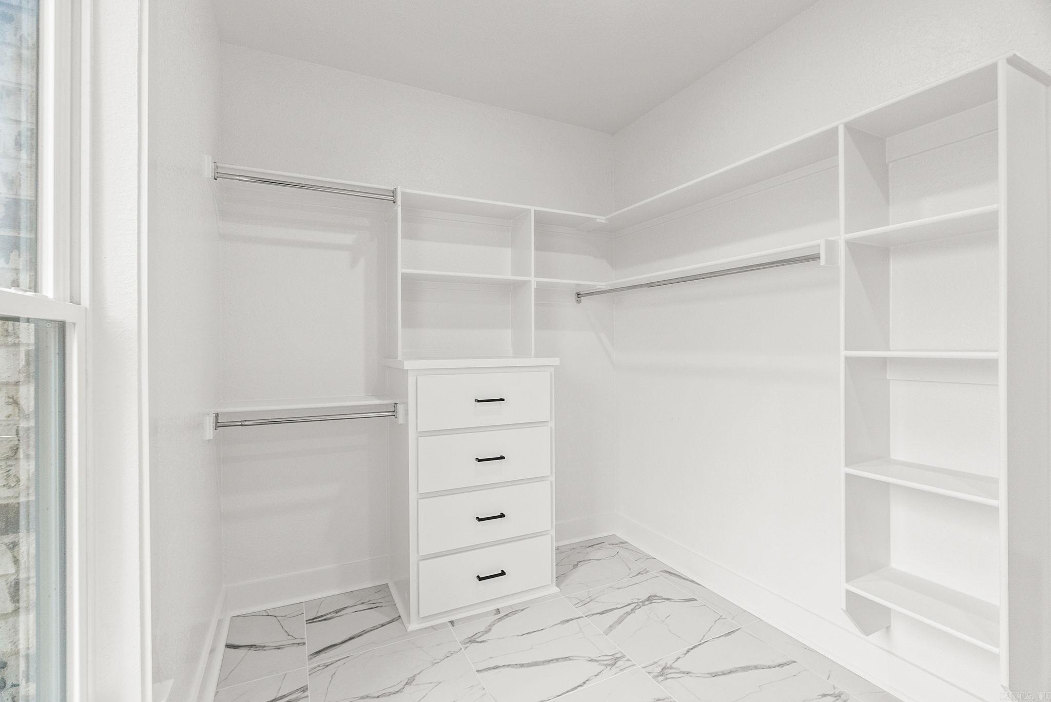 2318 Lakewood Circle