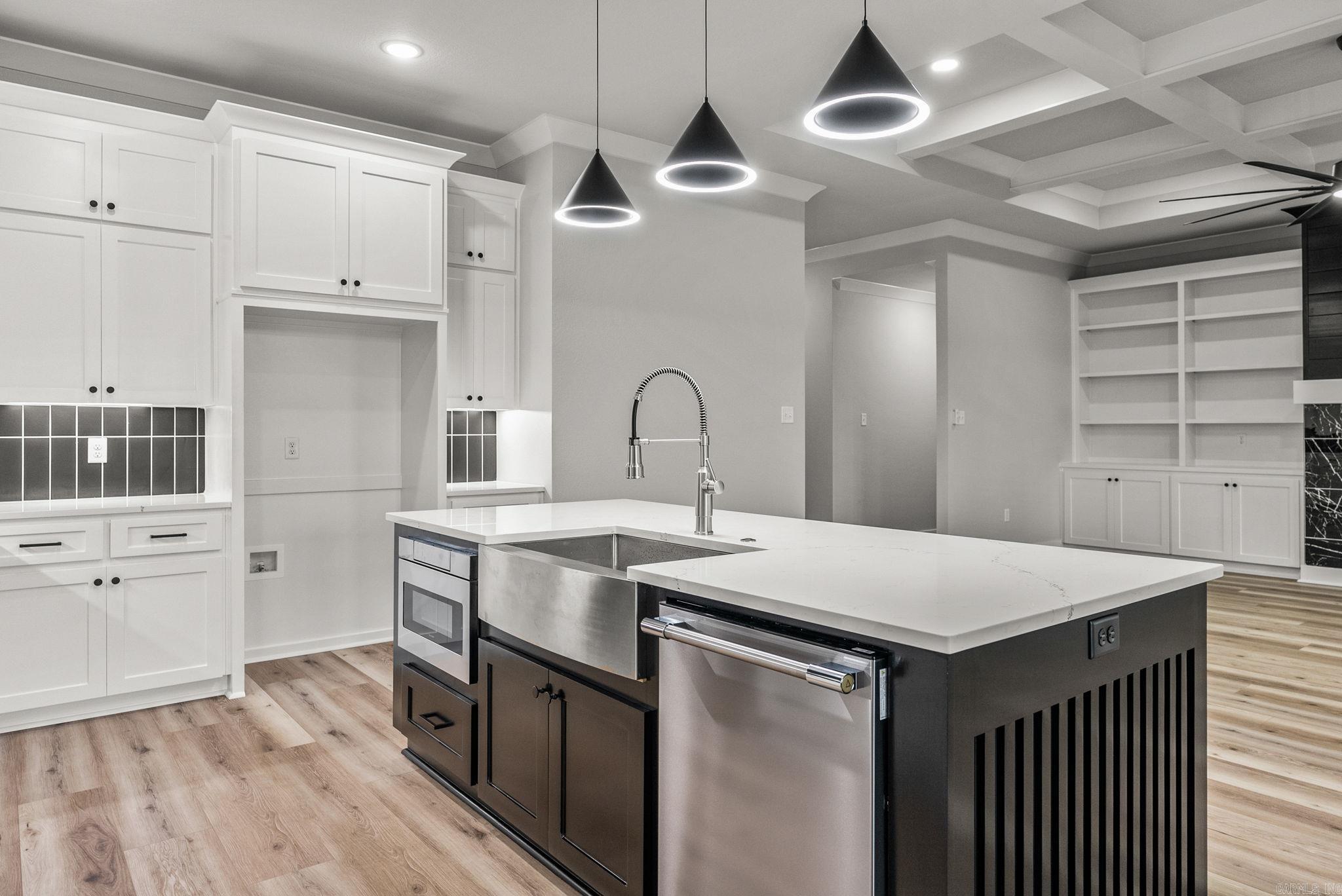 2318 Lakewood Circle