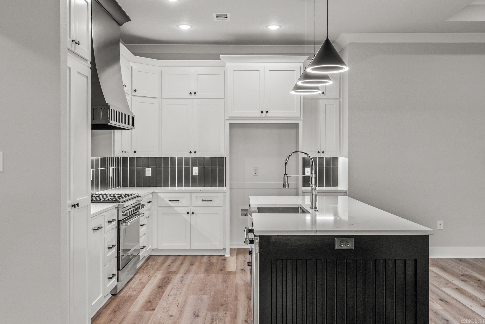 2318 Lakewood Circle