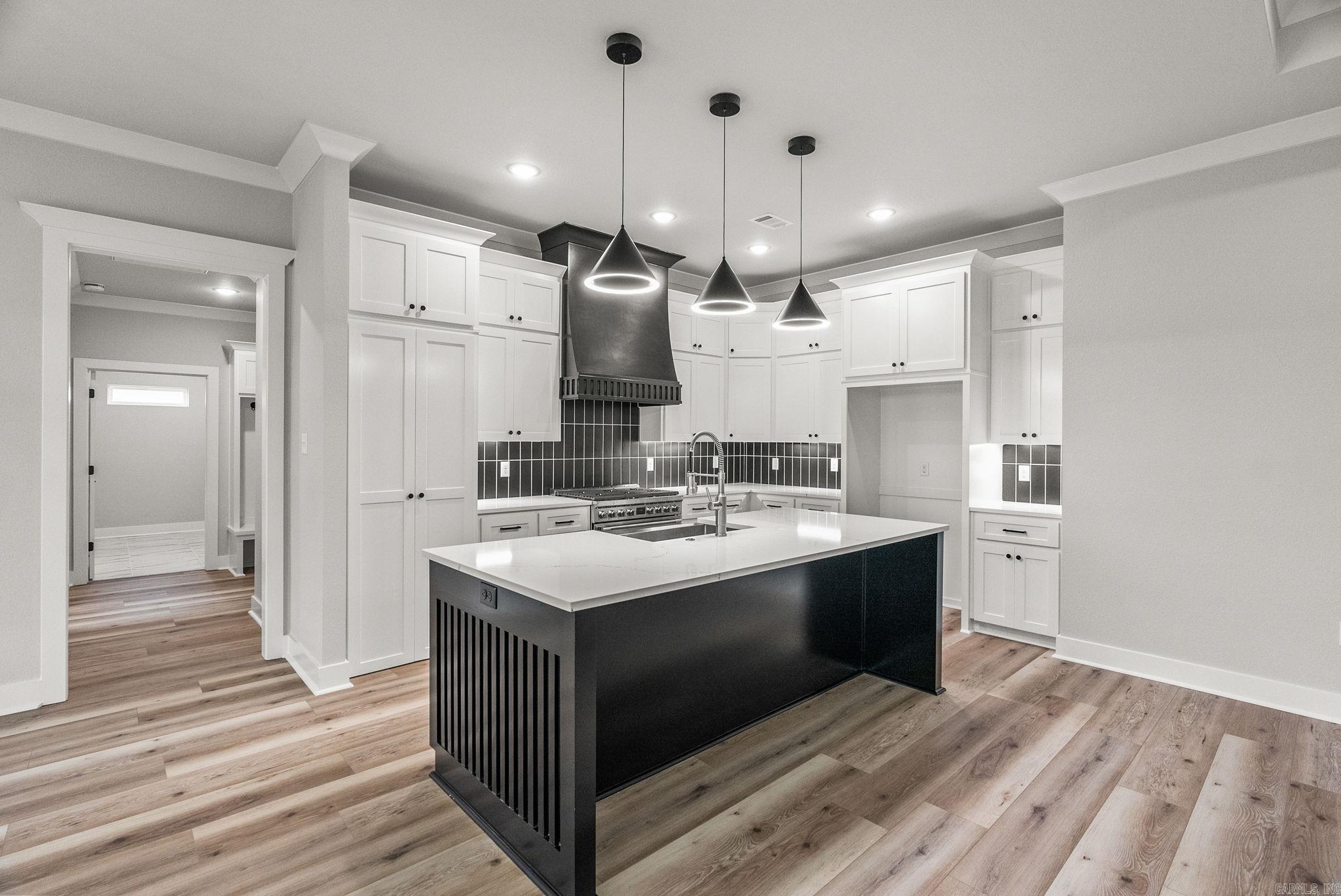 2318 Lakewood Circle