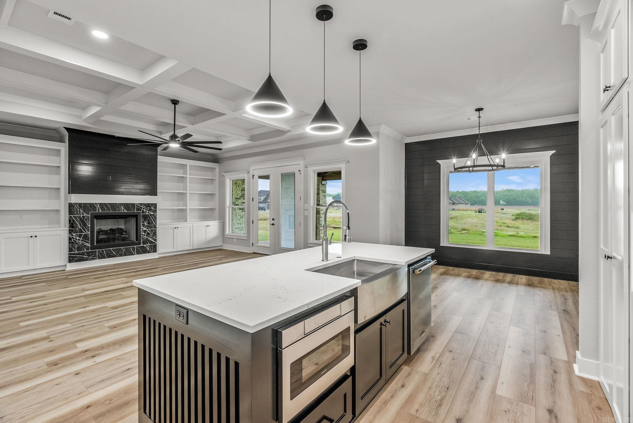 2318 Lakewood Circle