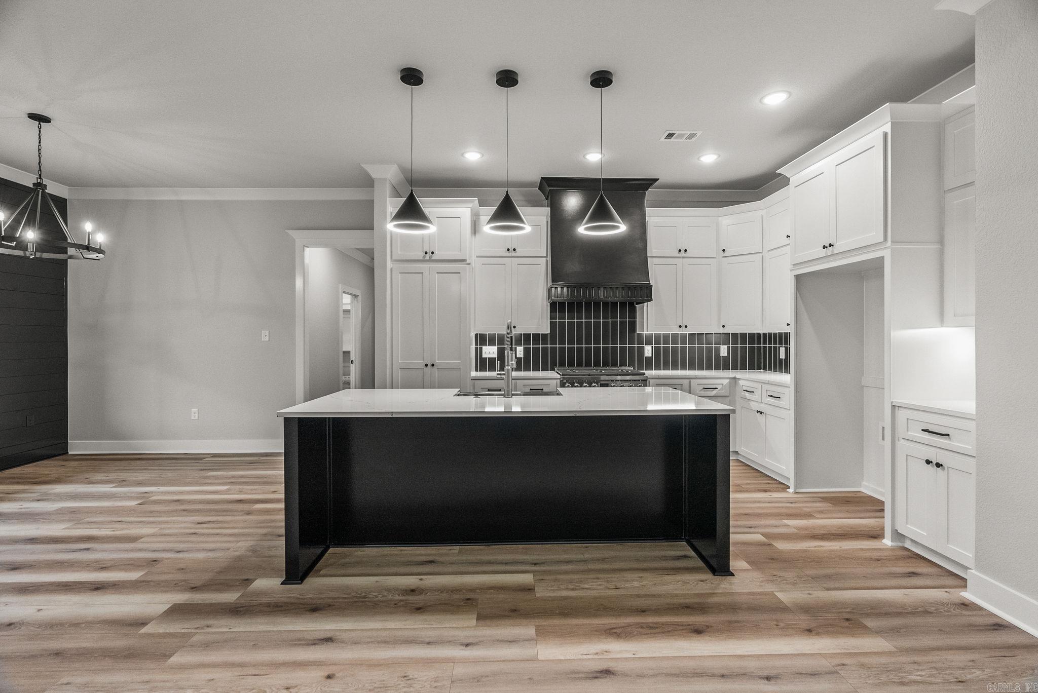 2318 Lakewood Circle