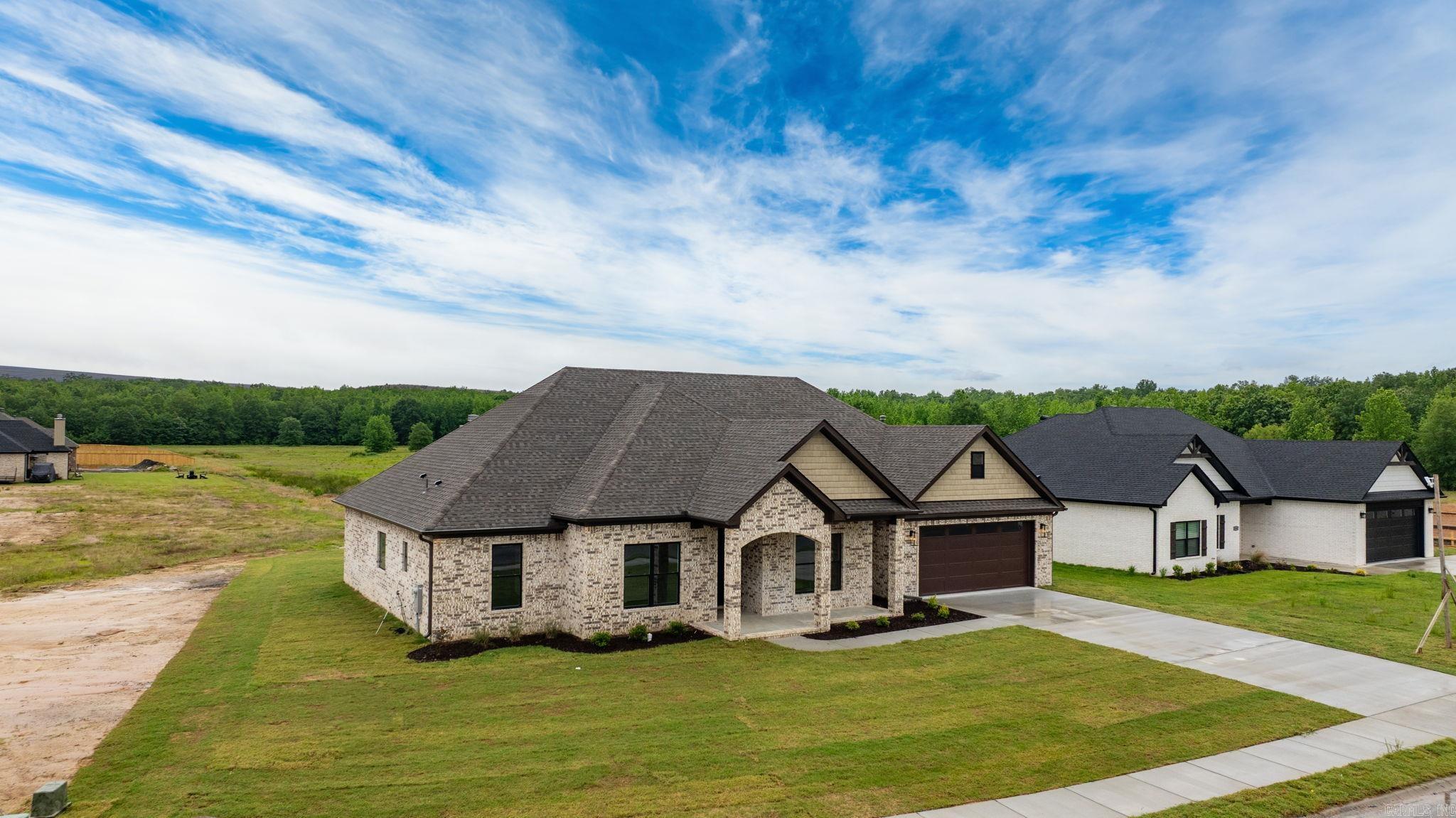 2318 Lakewood Circle