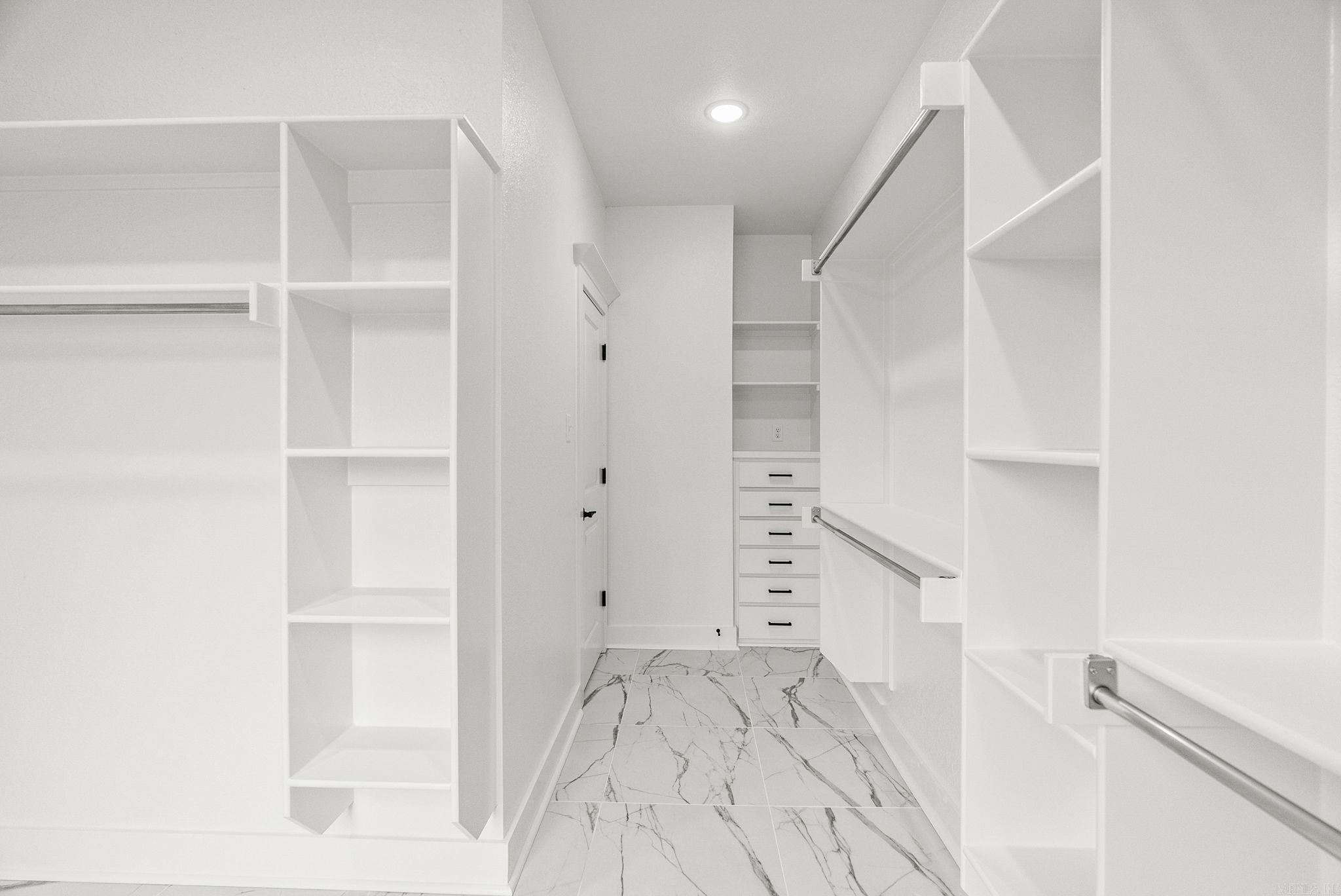 2318 Lakewood Circle