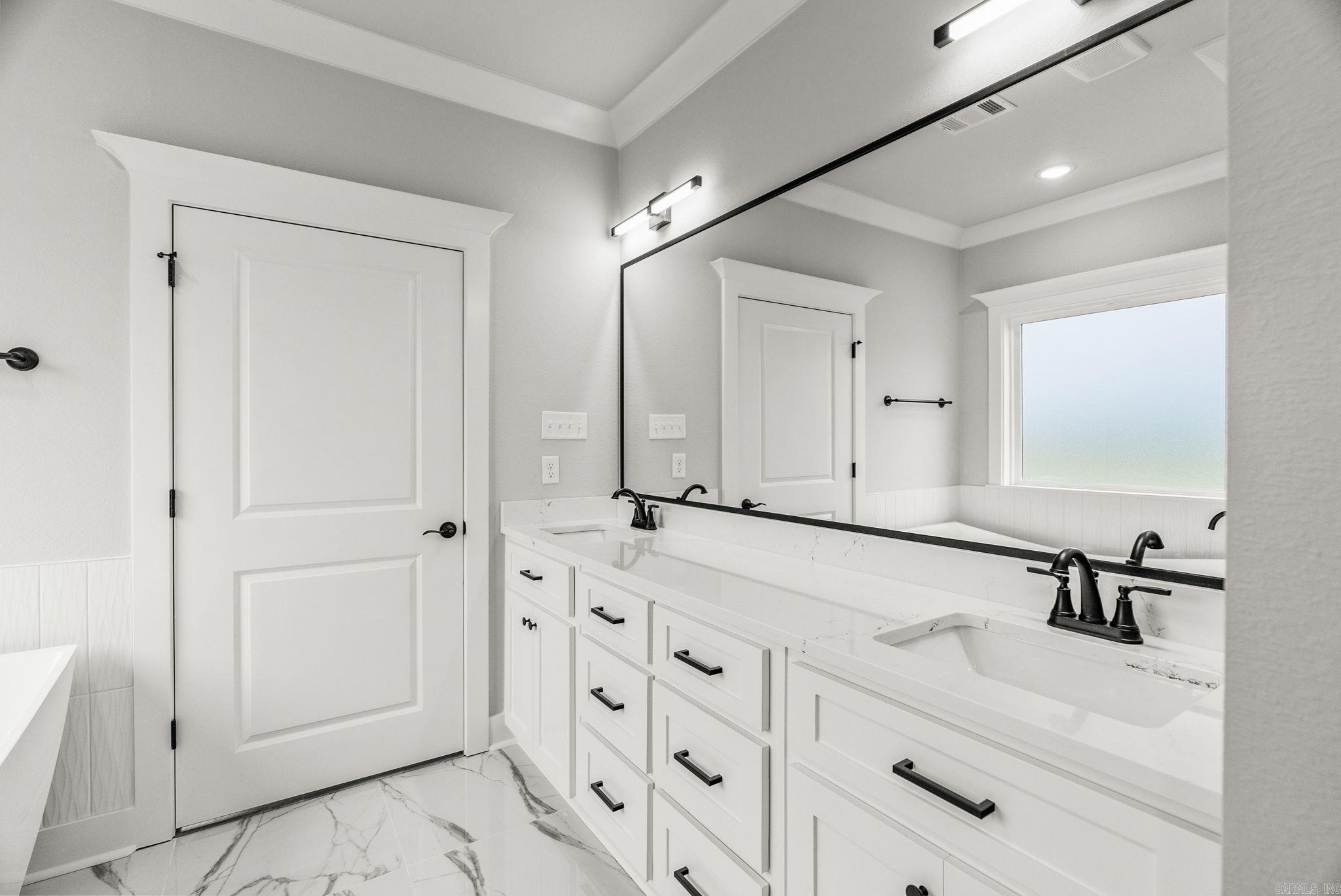 2318 Lakewood Circle