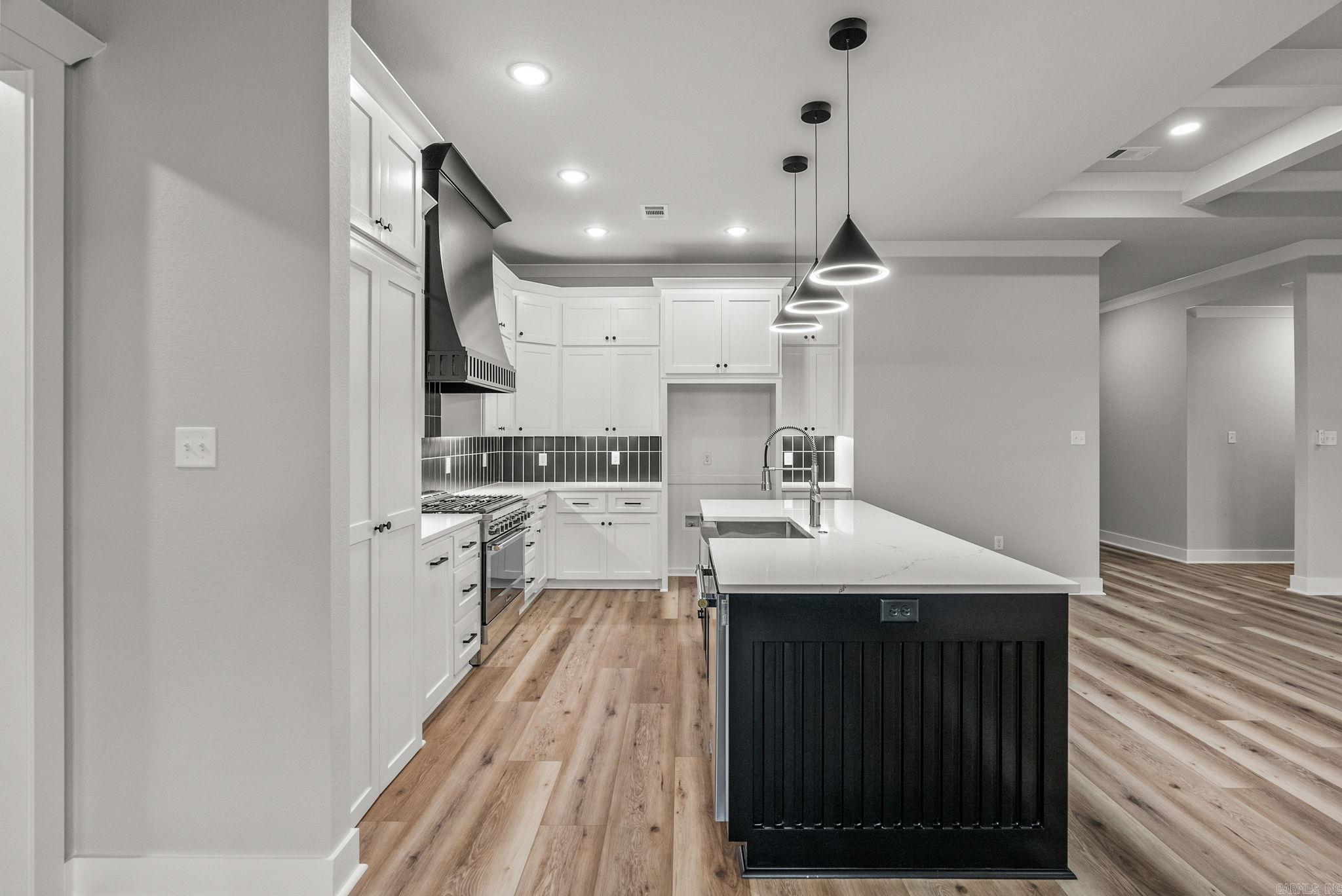 2318 Lakewood Circle