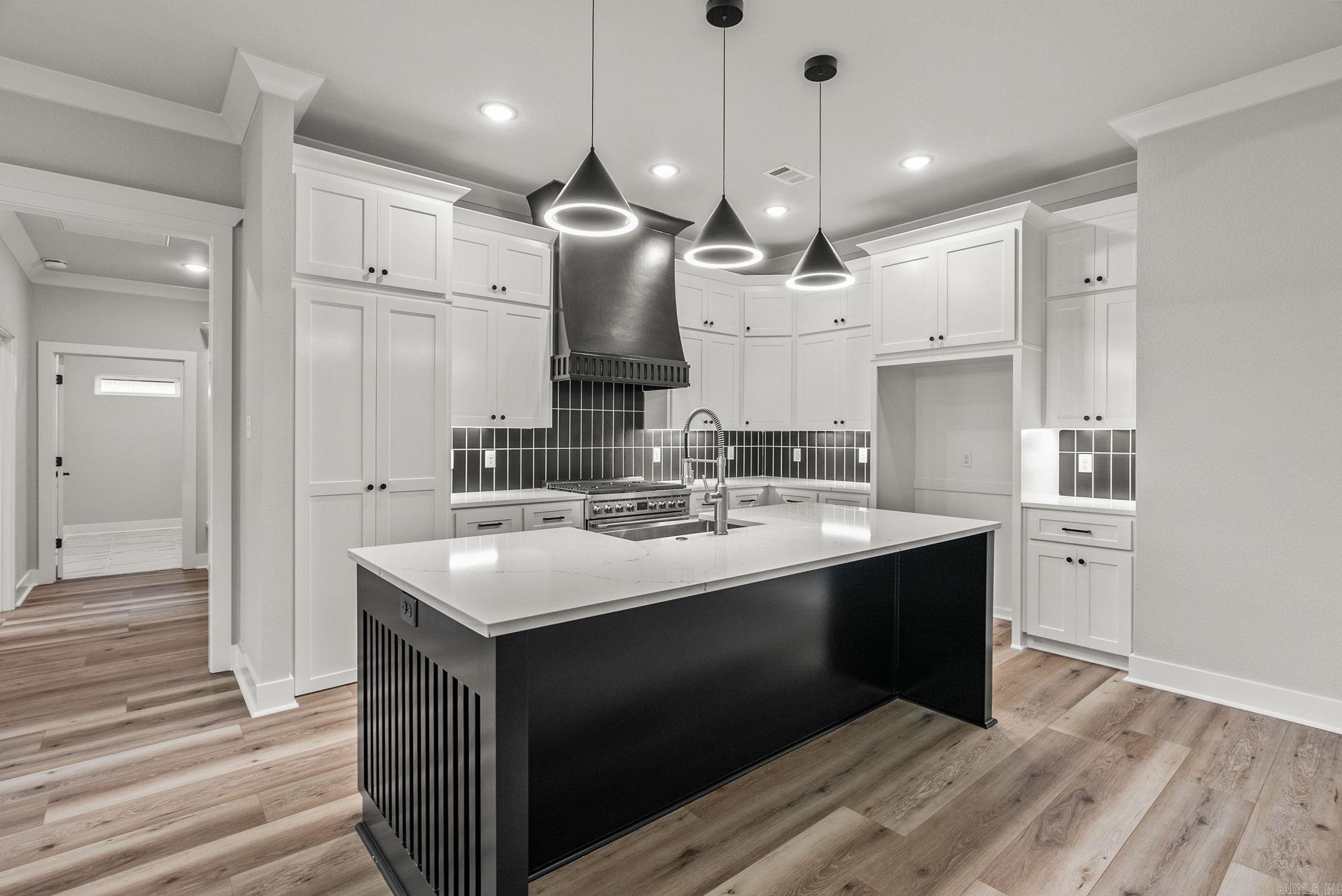 2318 Lakewood Circle