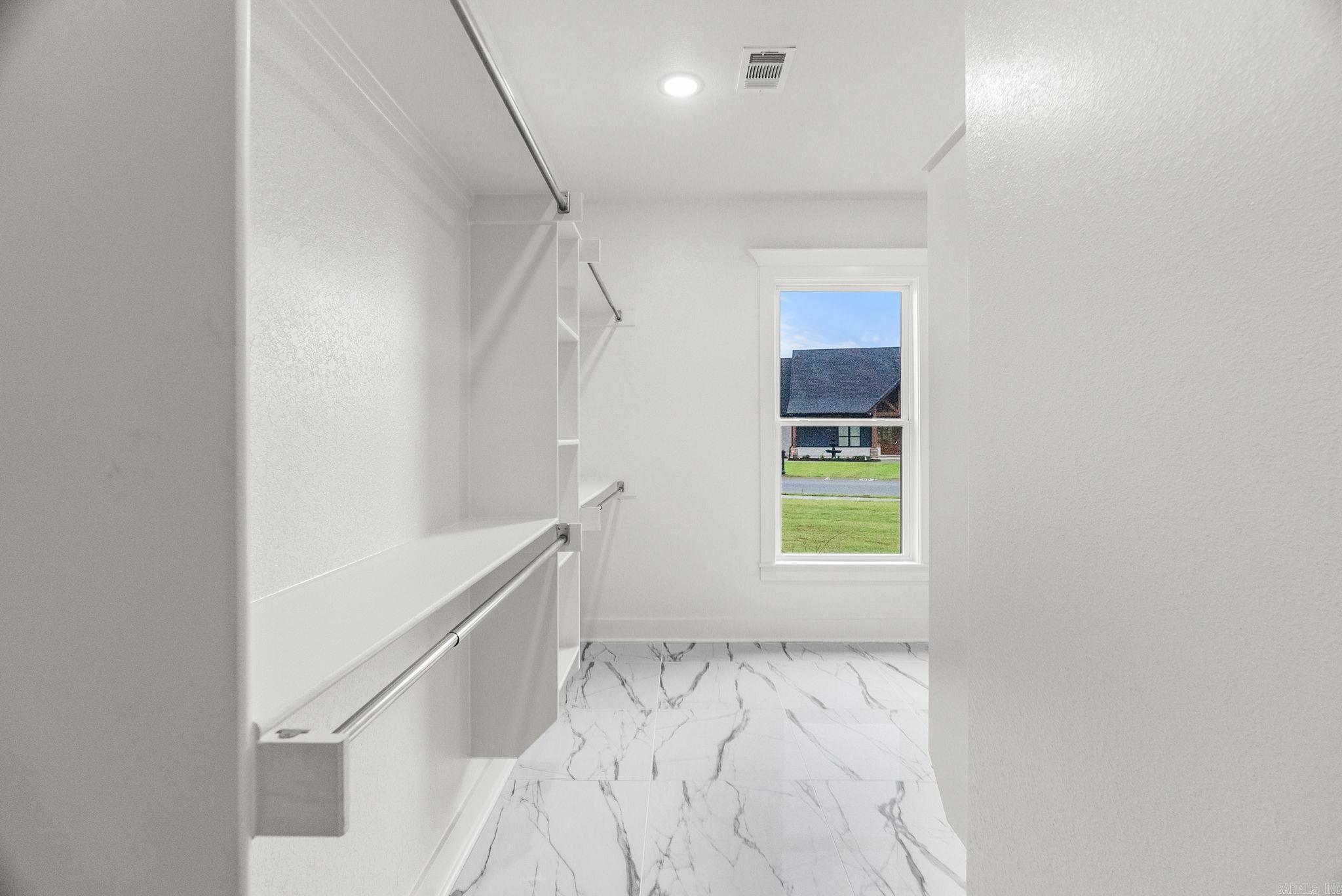 2318 Lakewood Circle