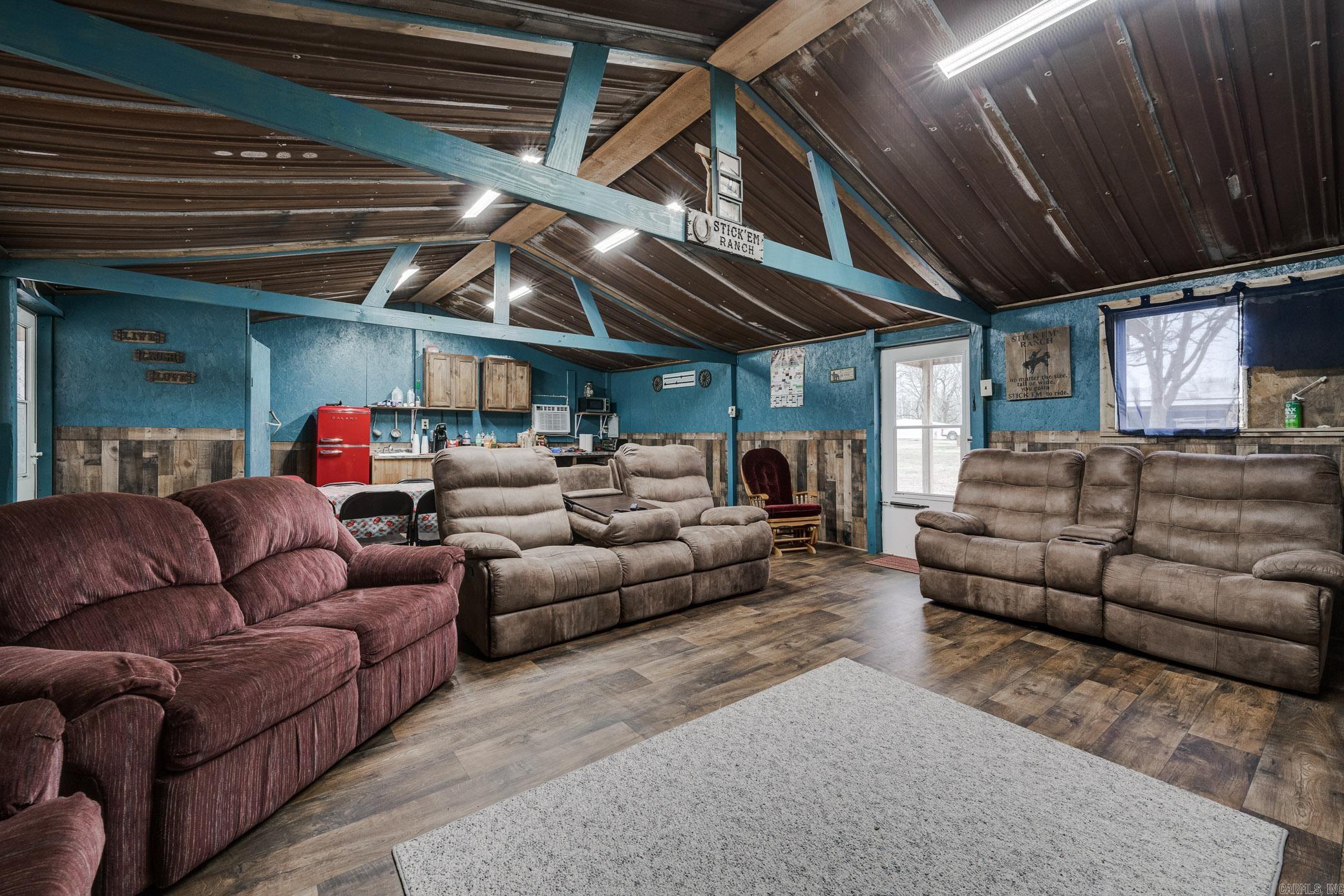 196 Harris Loop