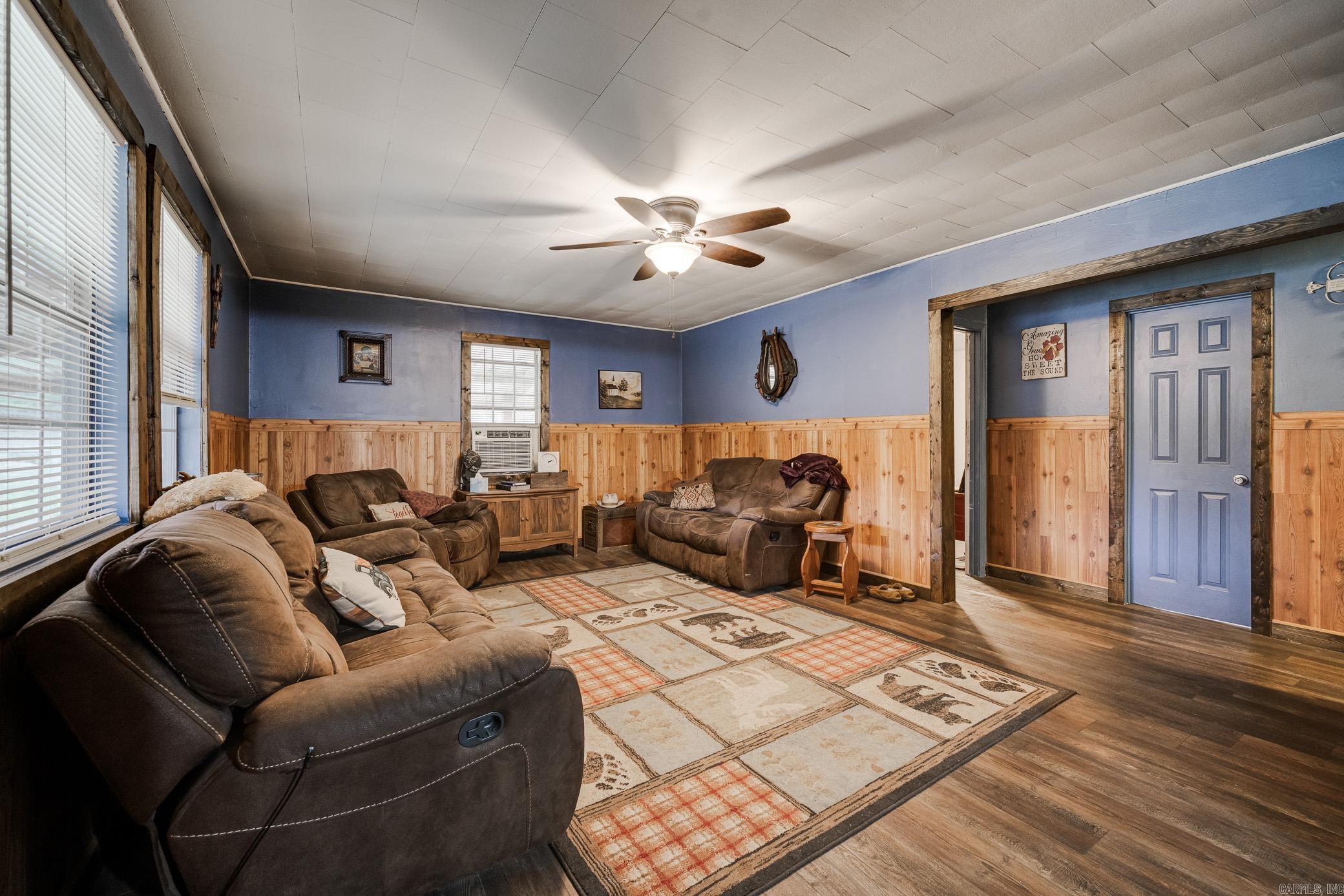 196 Harris Loop