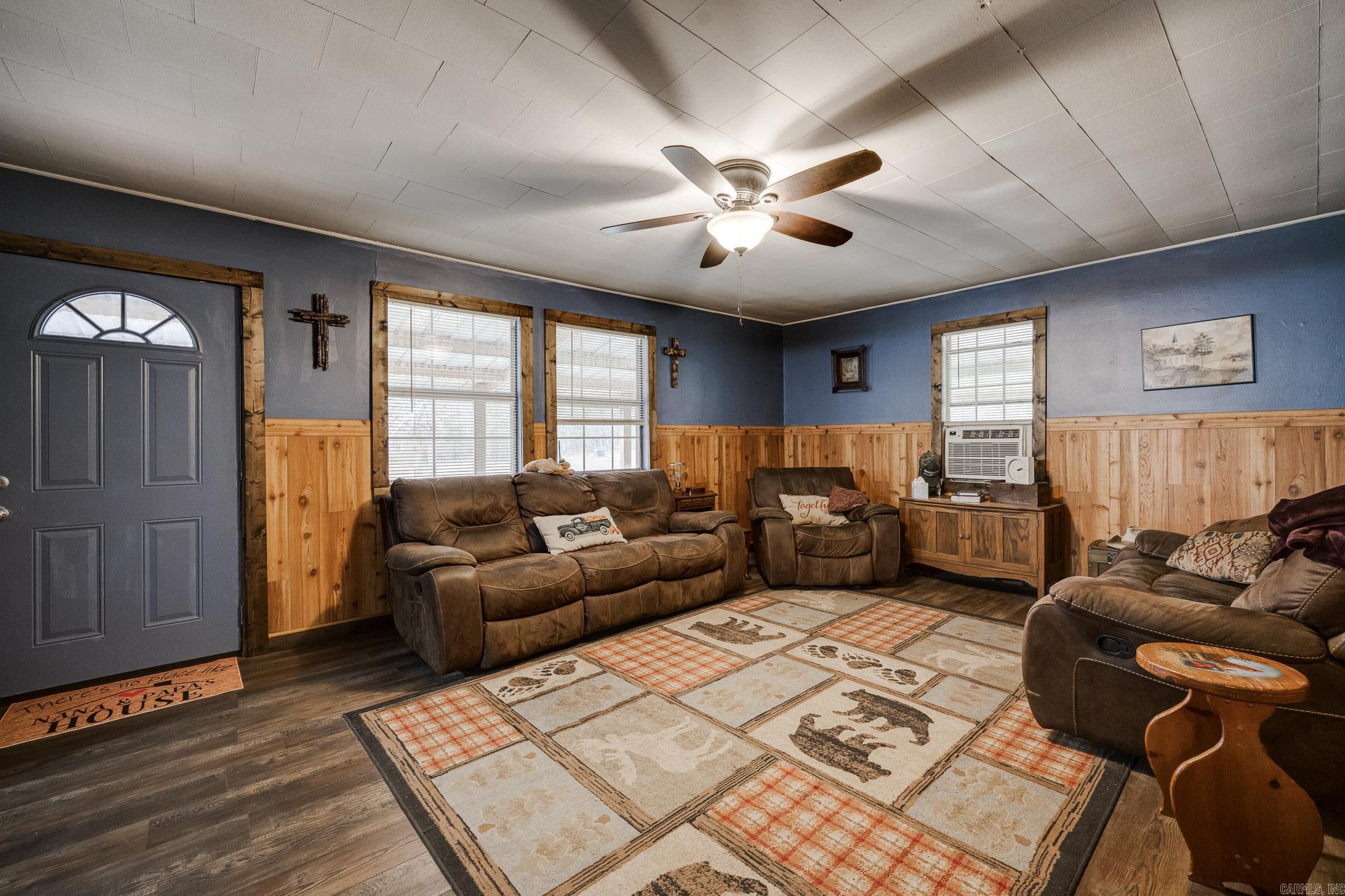 196 Harris Loop
