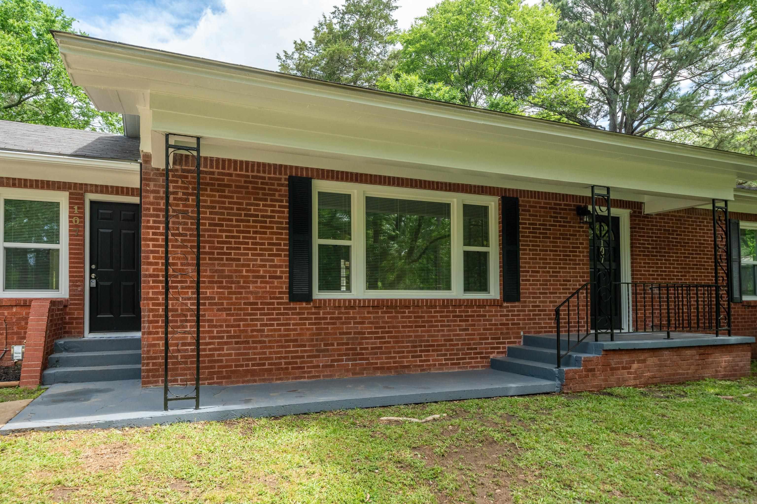 107 Lakeside Road