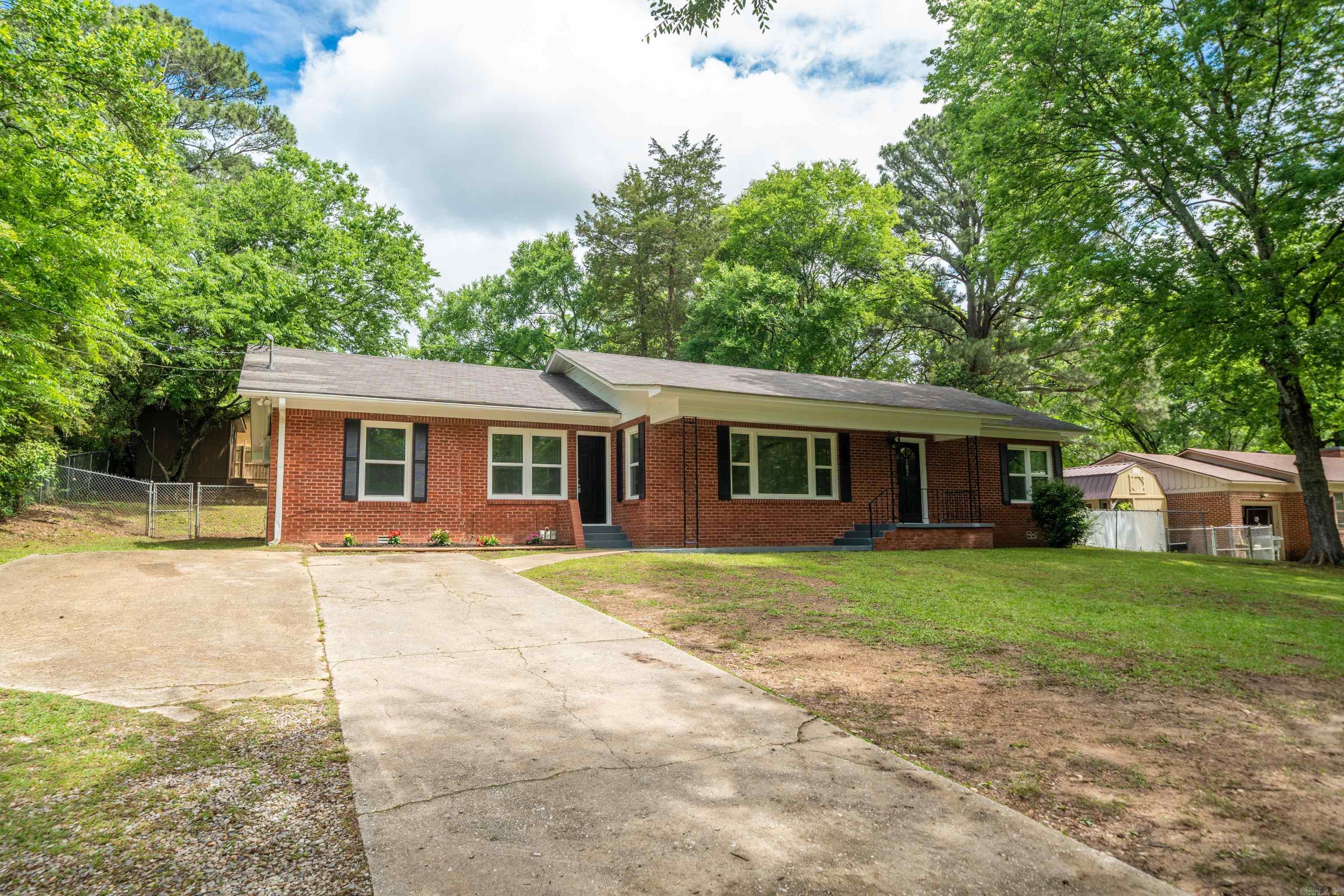107 Lakeside Road