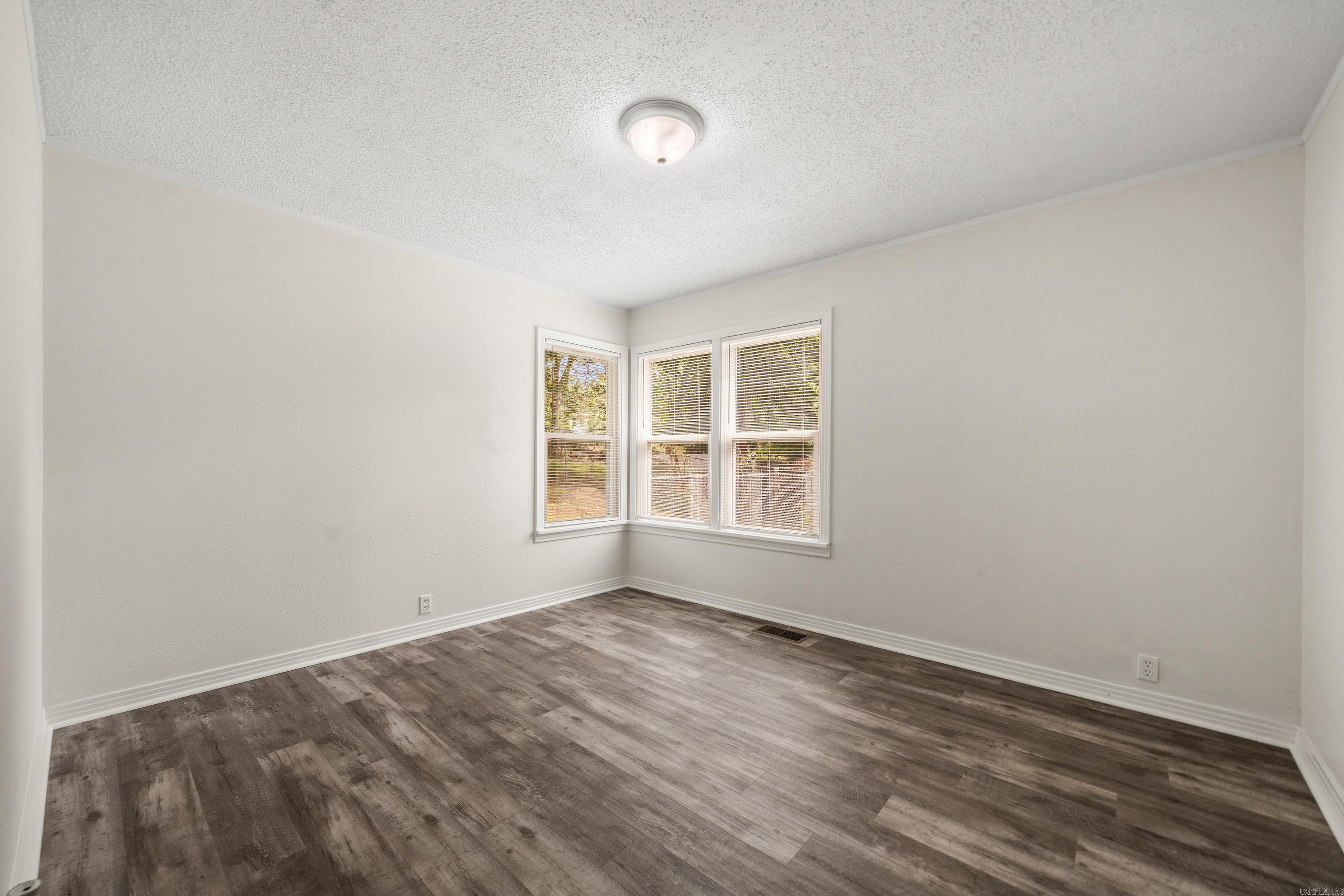 107 Lakeside Road
