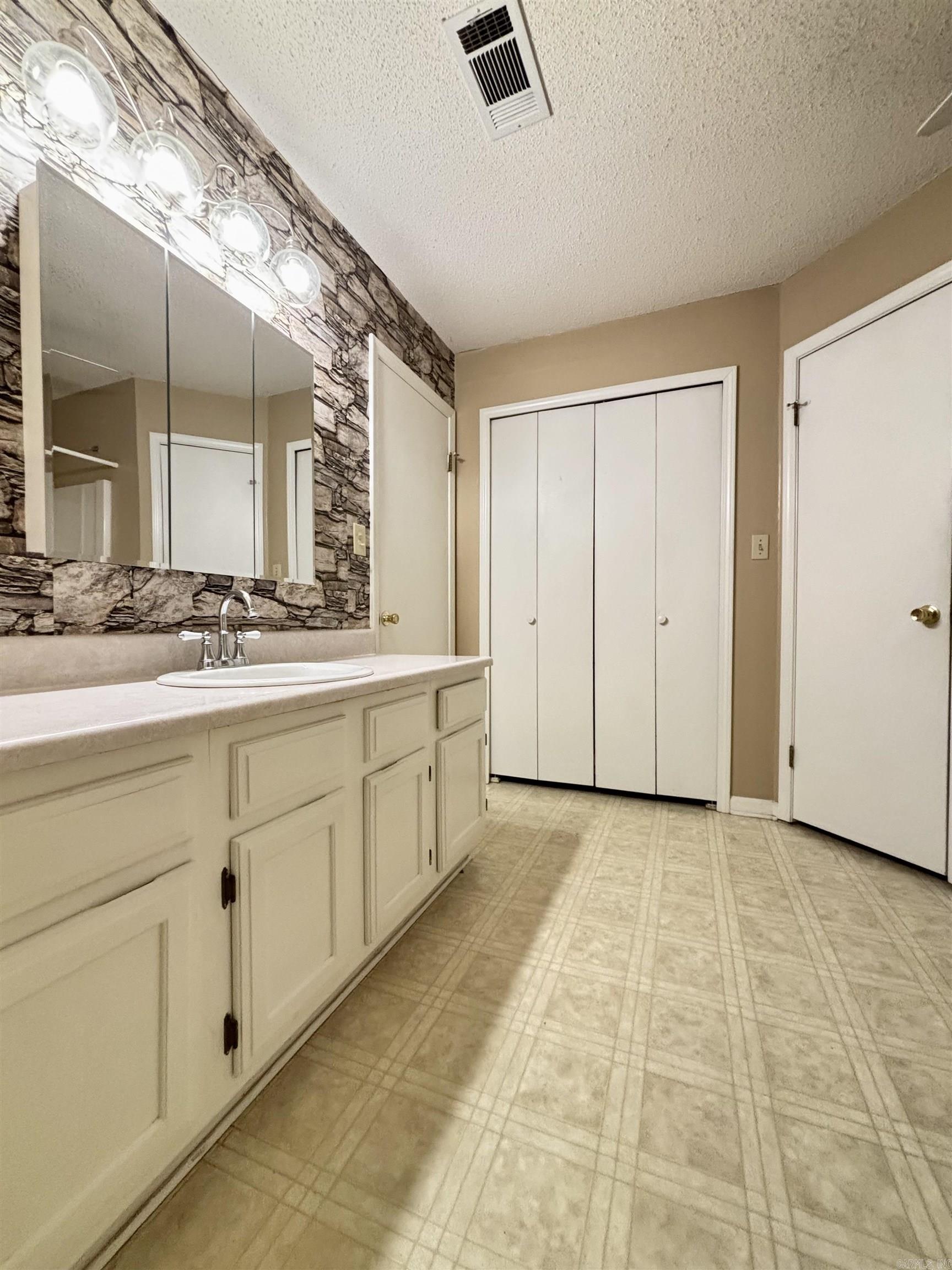 27 Silverleaf Court