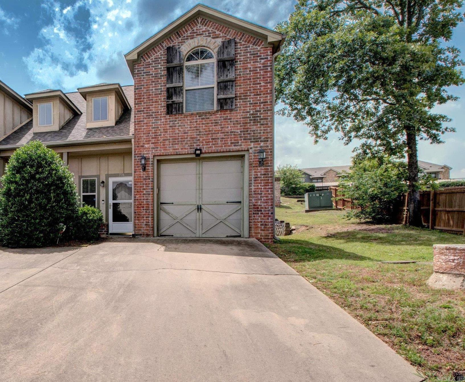 106 Venezia Ln