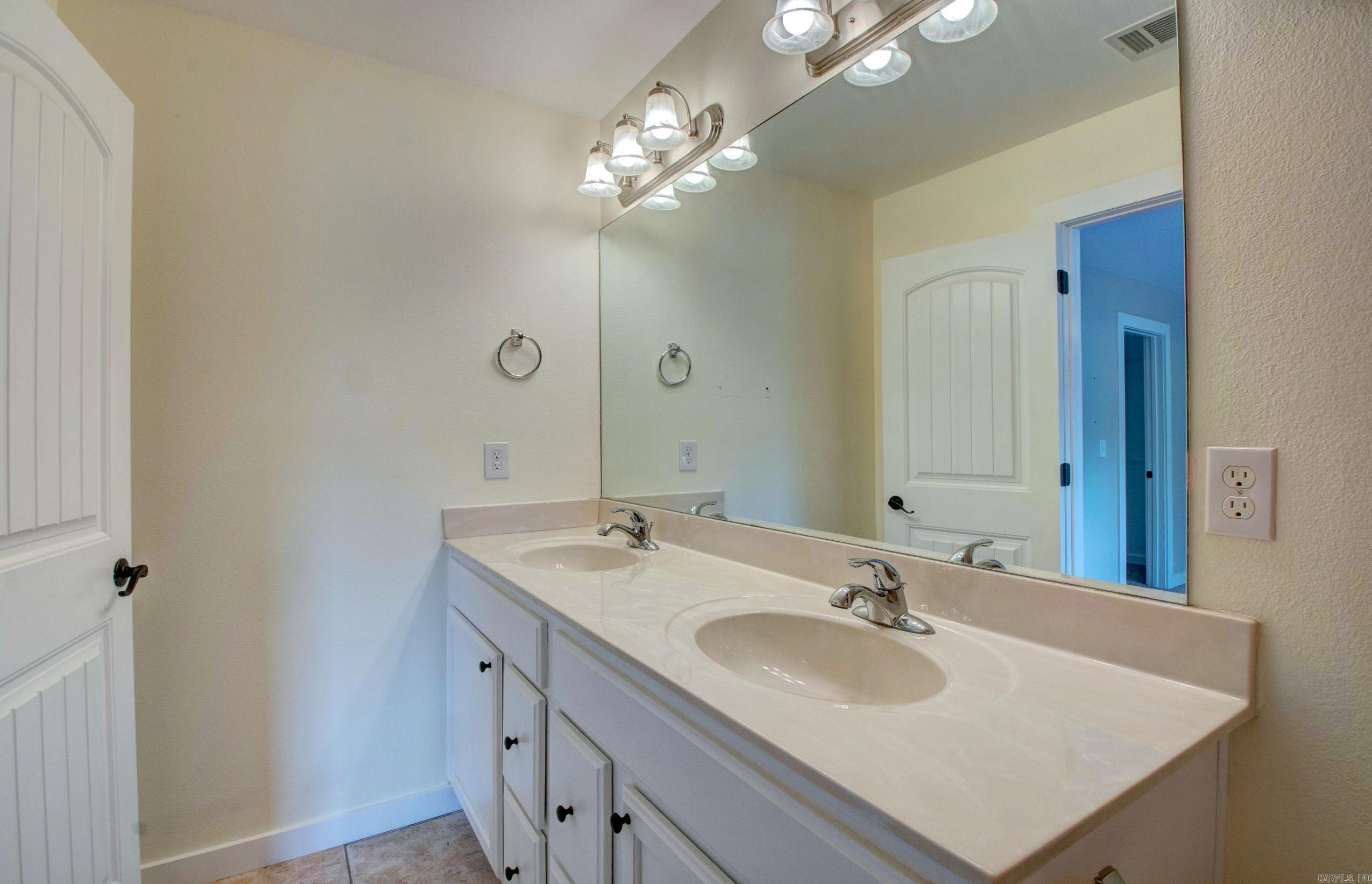 106 Venezia Ln