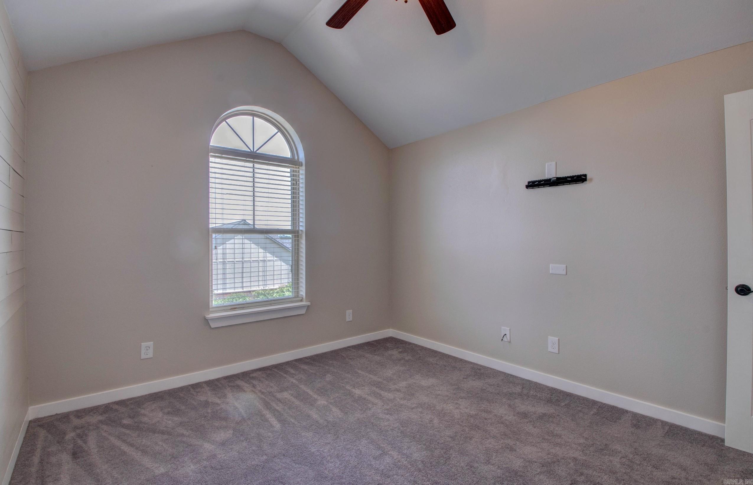 106 Venezia Ln