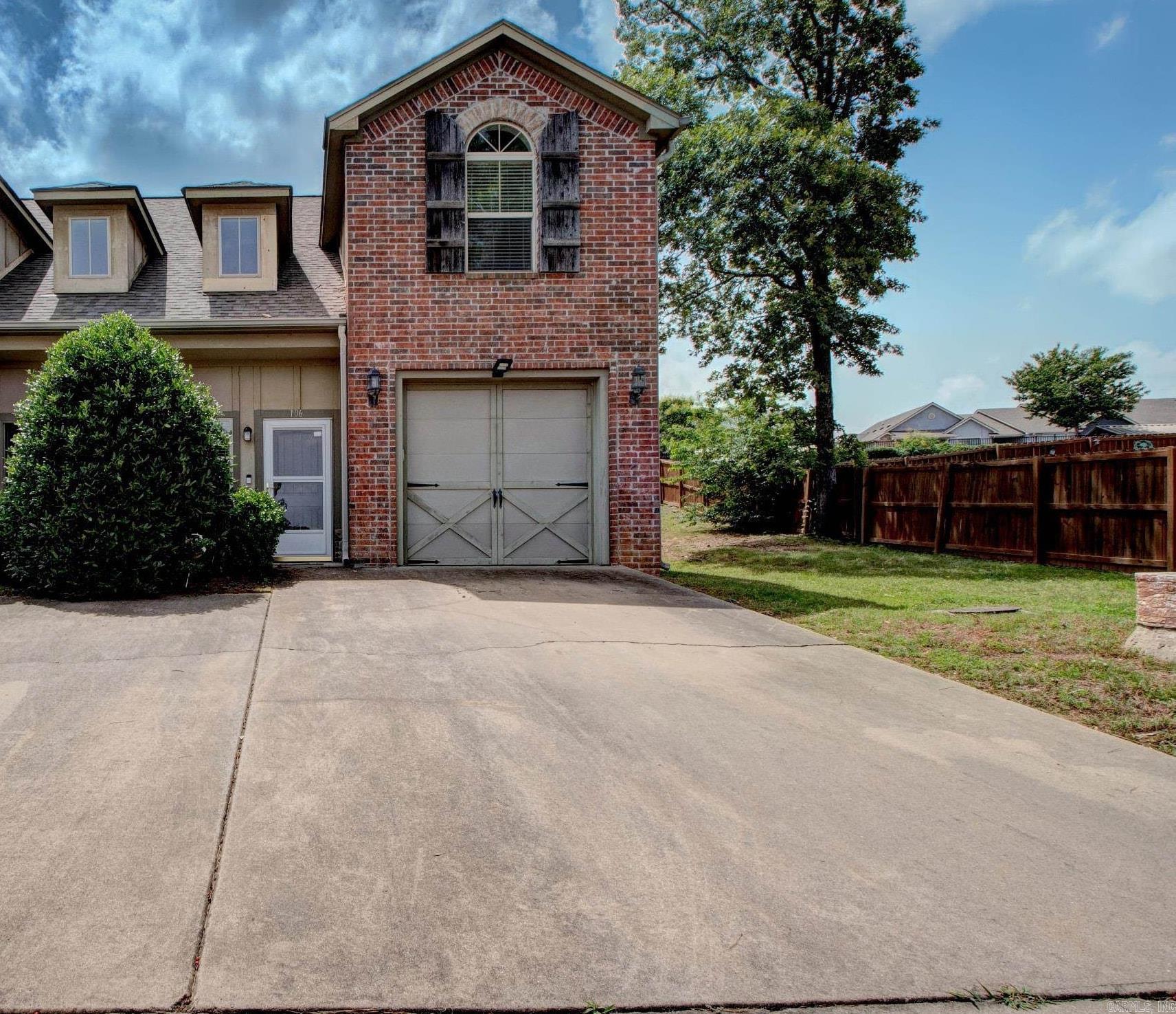 106 Venezia Ln