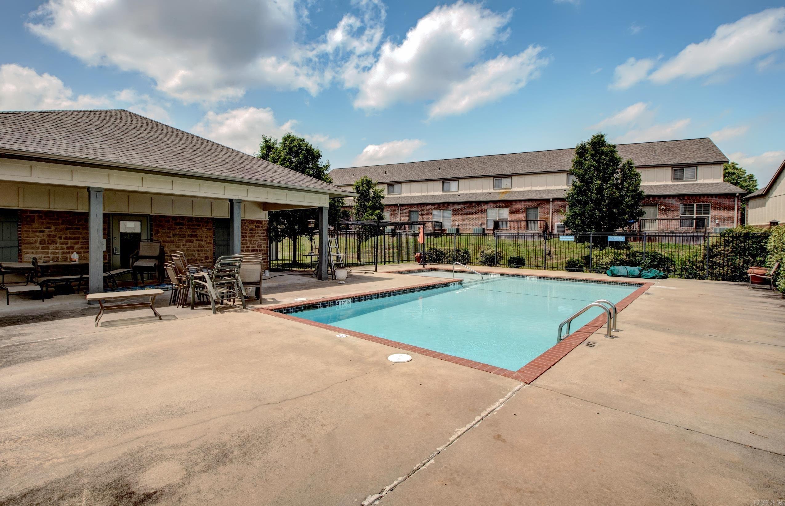 106 Venezia Ln