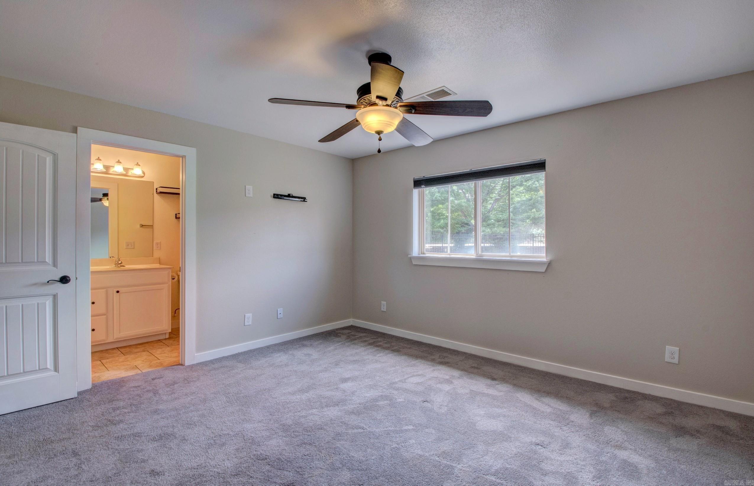 106 Venezia Ln