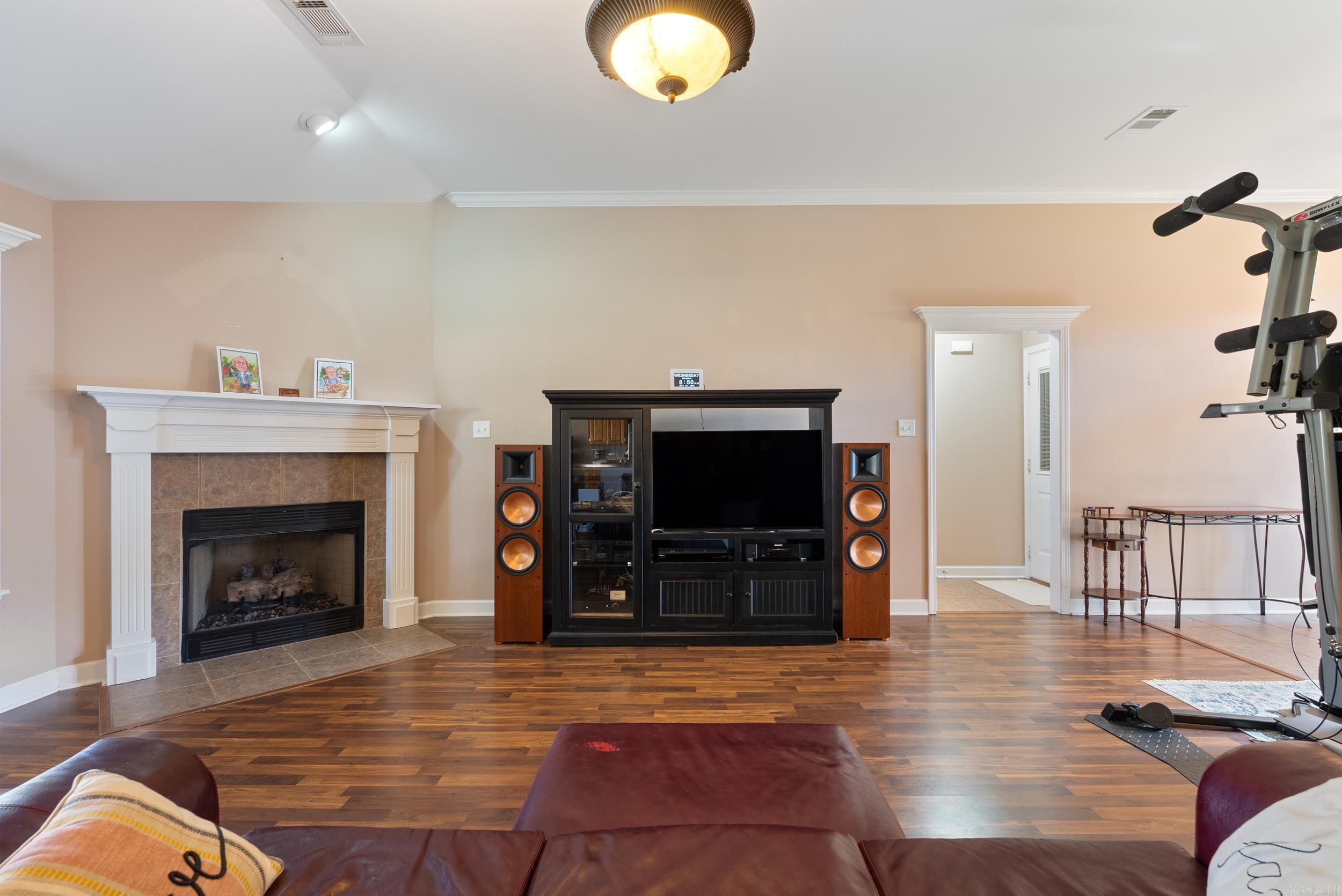 3015 Longmeadow Drive