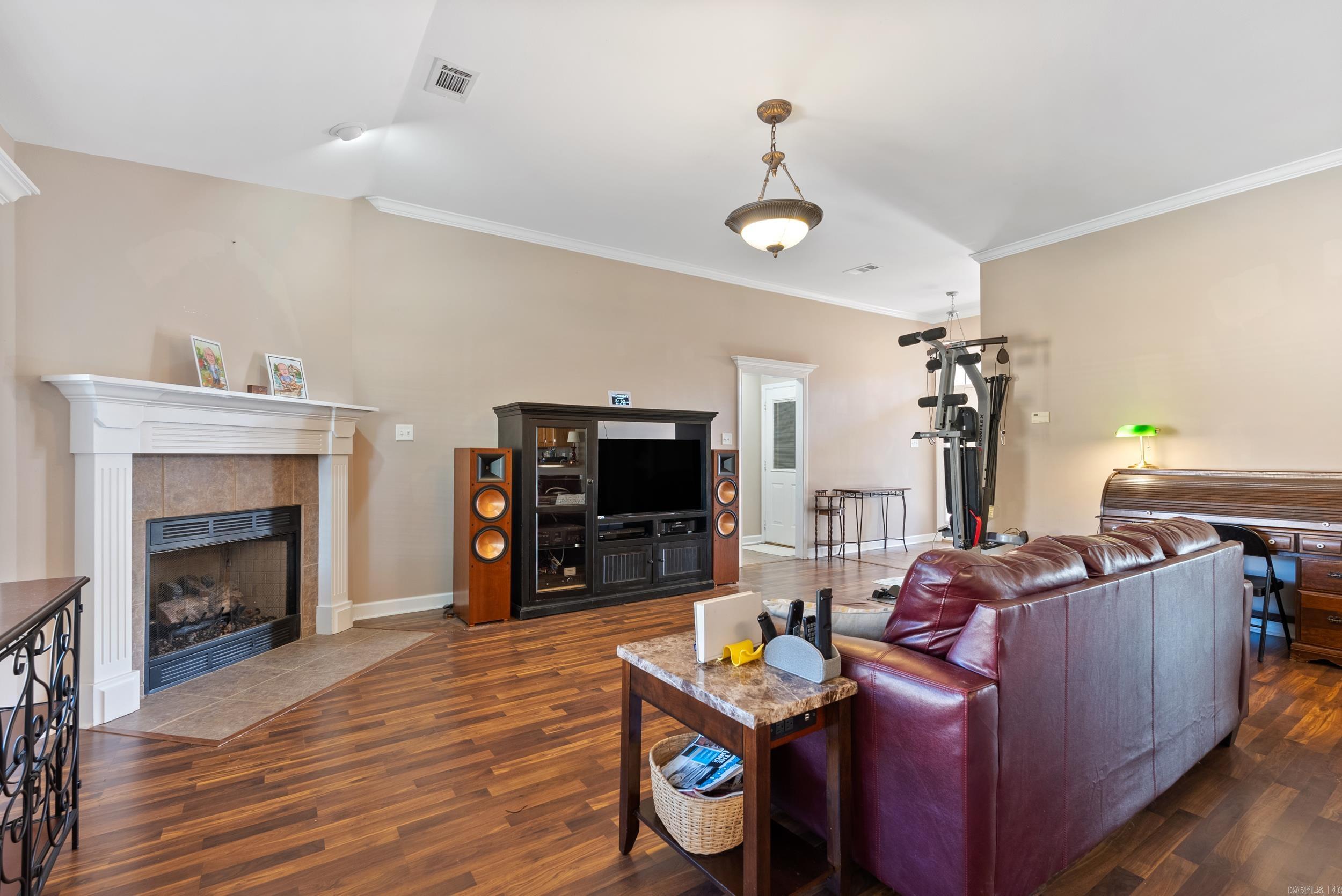 3015 Longmeadow Drive