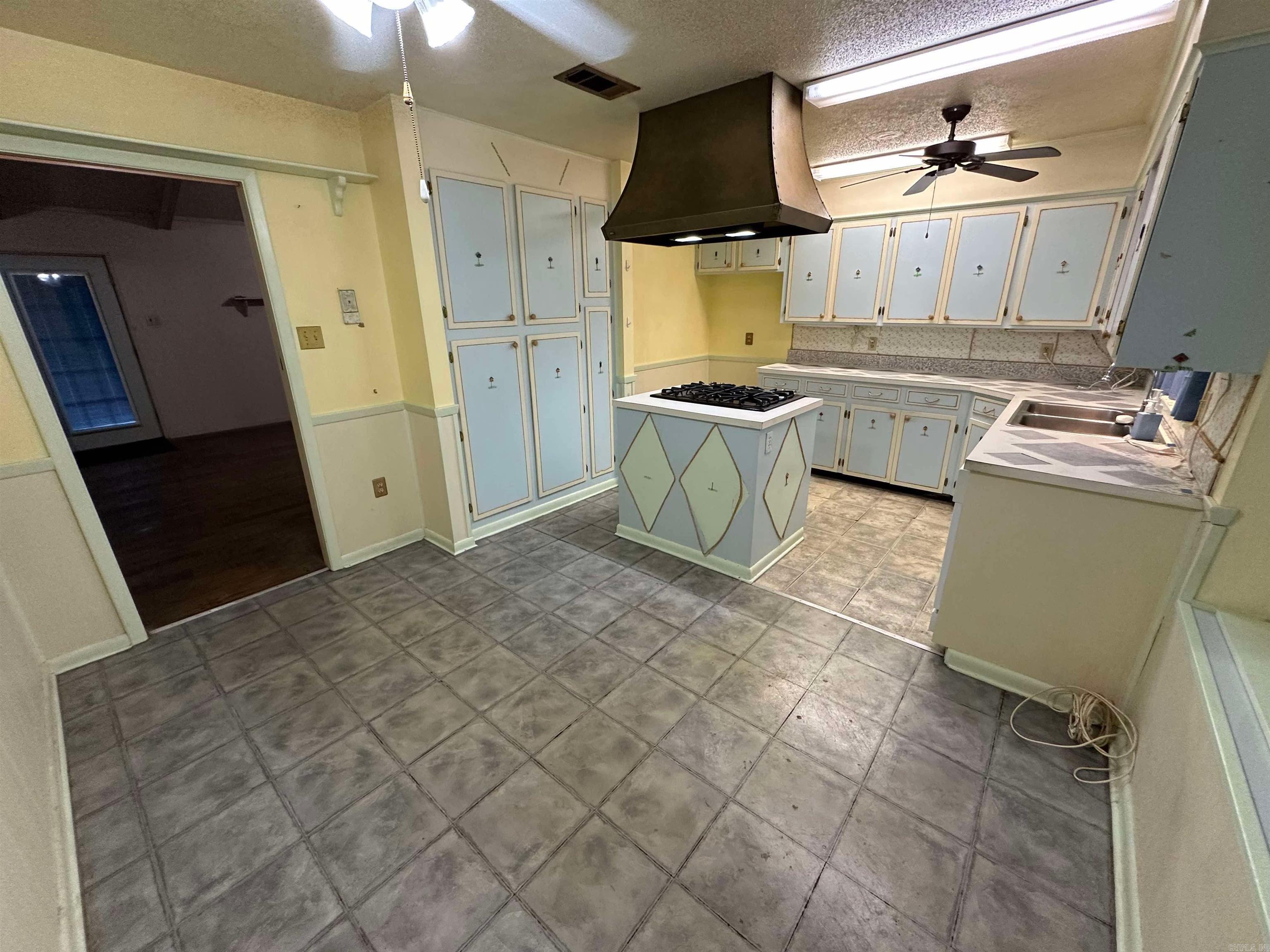 809 Emerald Gardens Drive