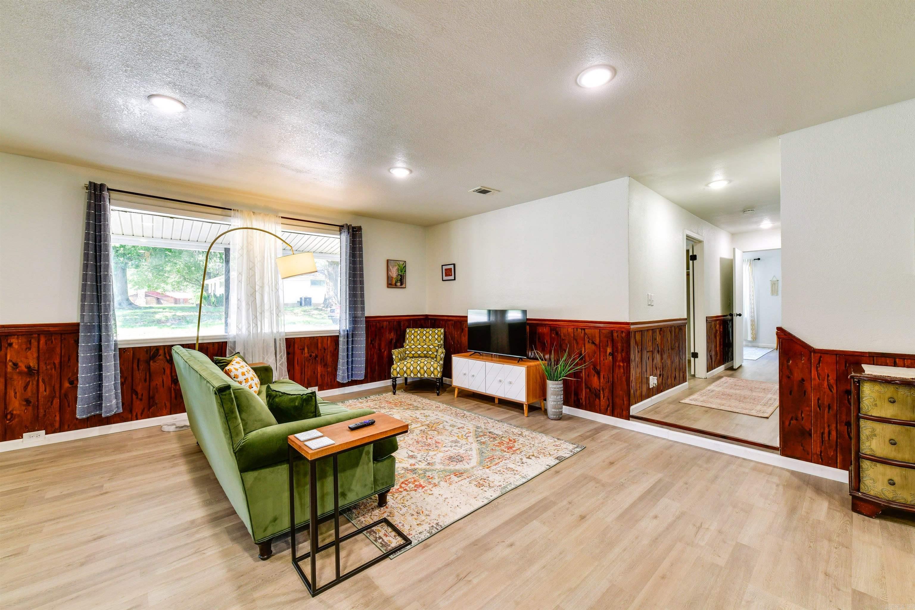 605 Parkview