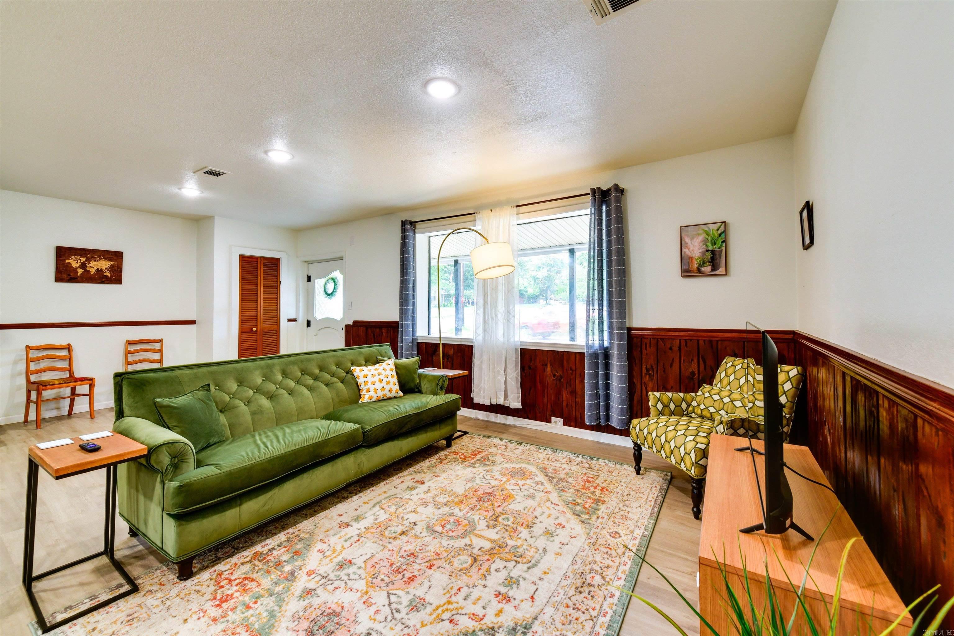 605 Parkview