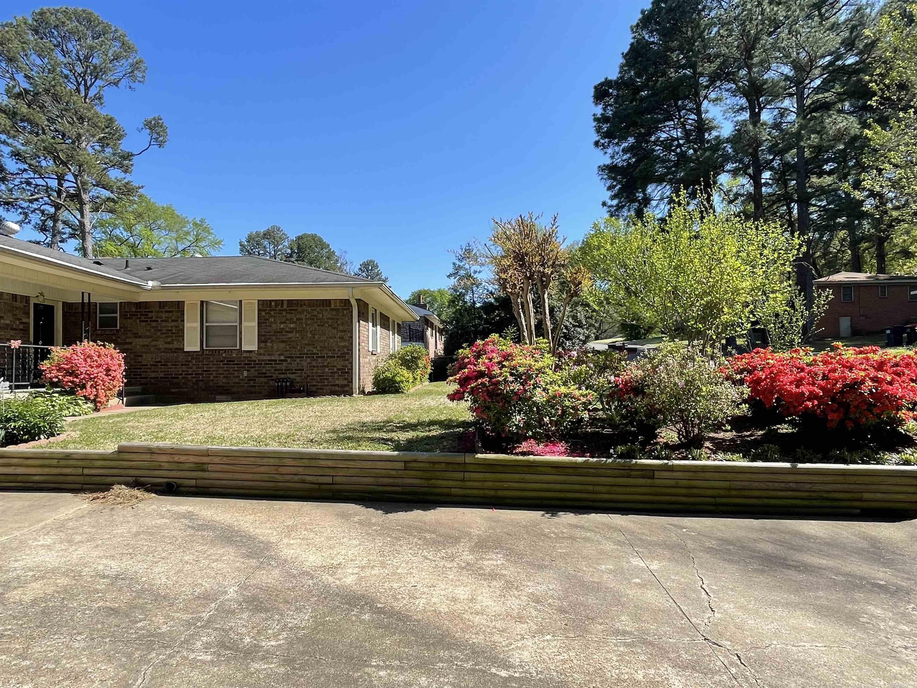 210 Mockingbird Lane