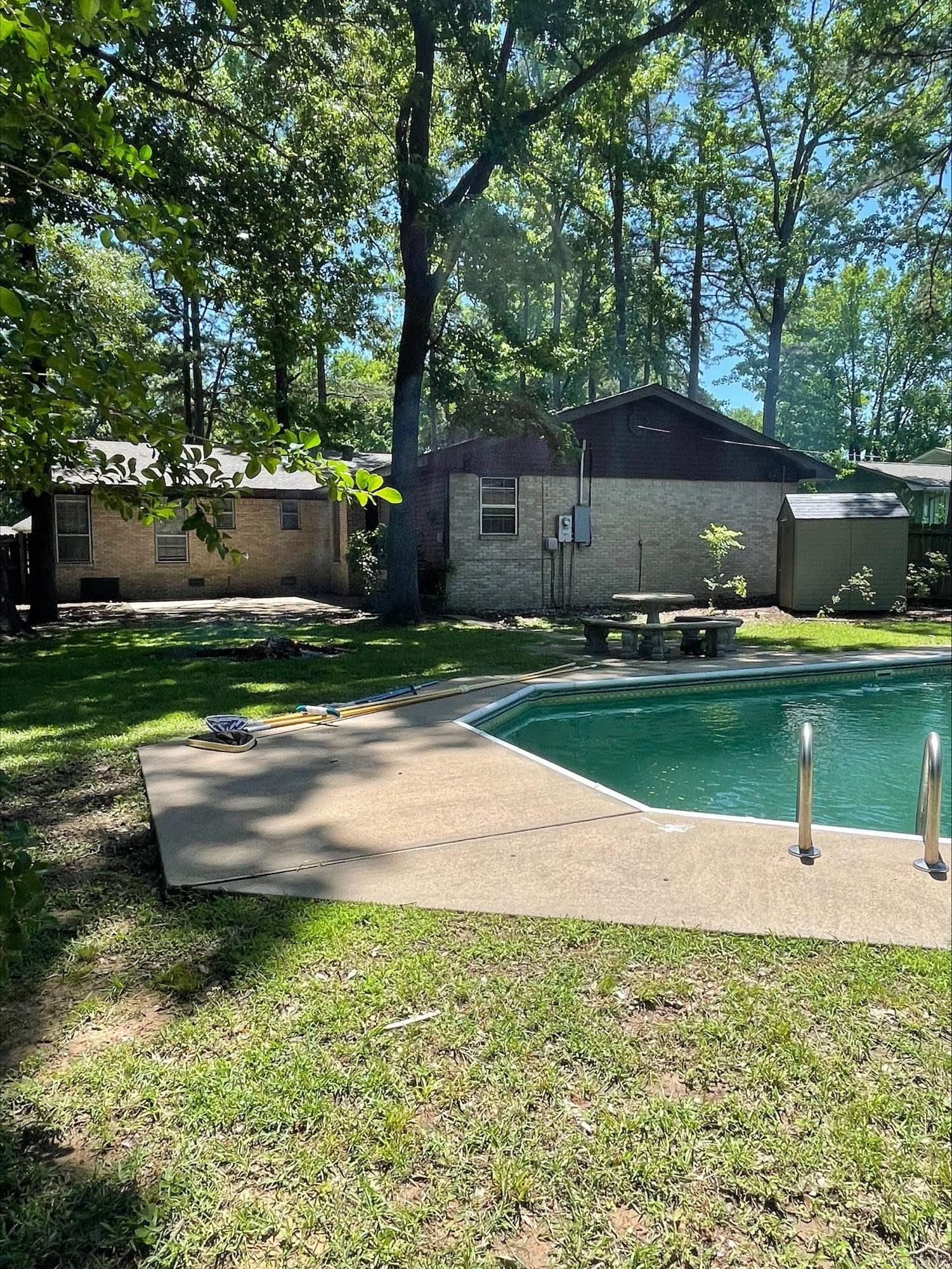 1210 N Jeff Davis St