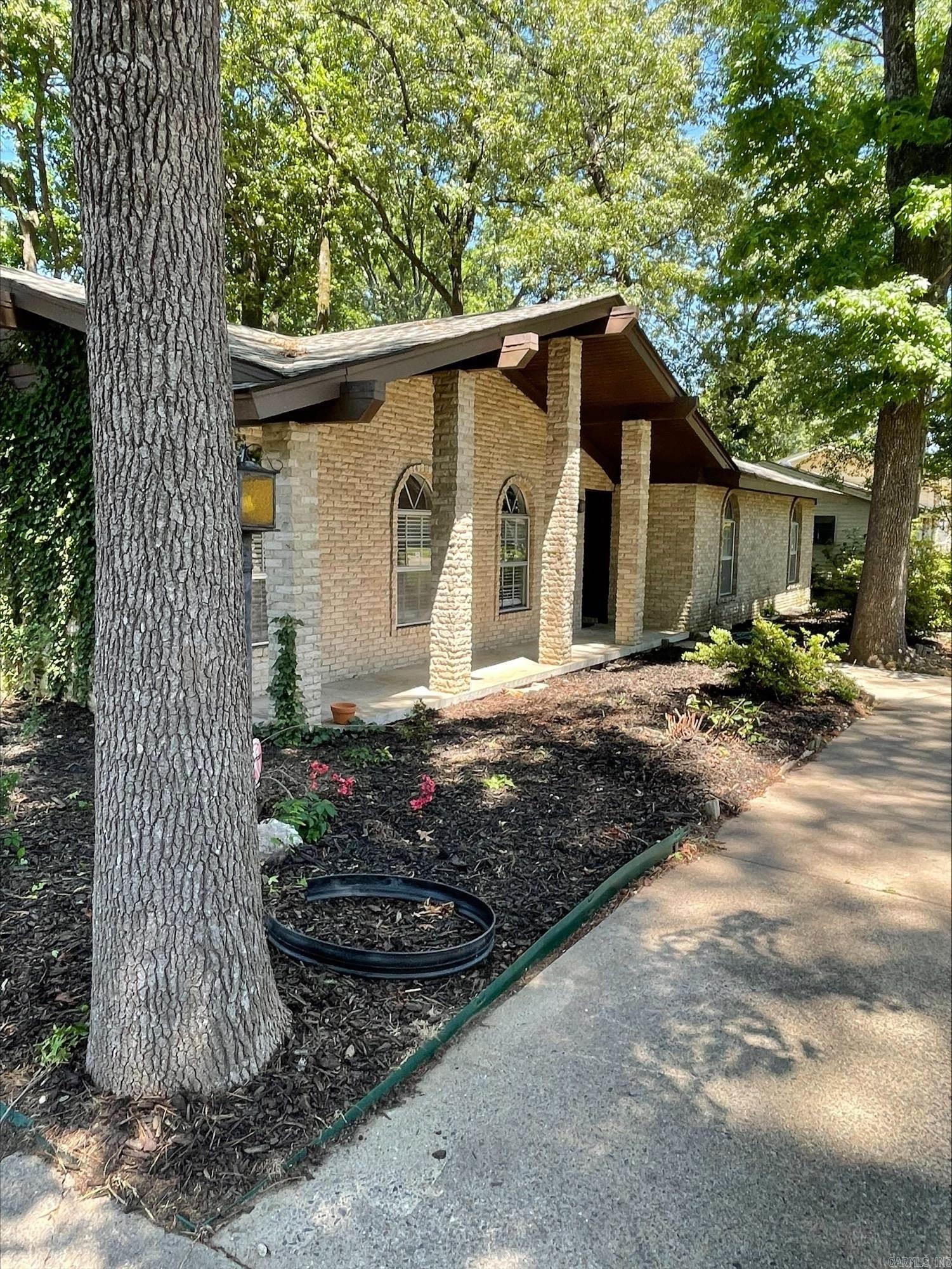 1210 N Jeff Davis St