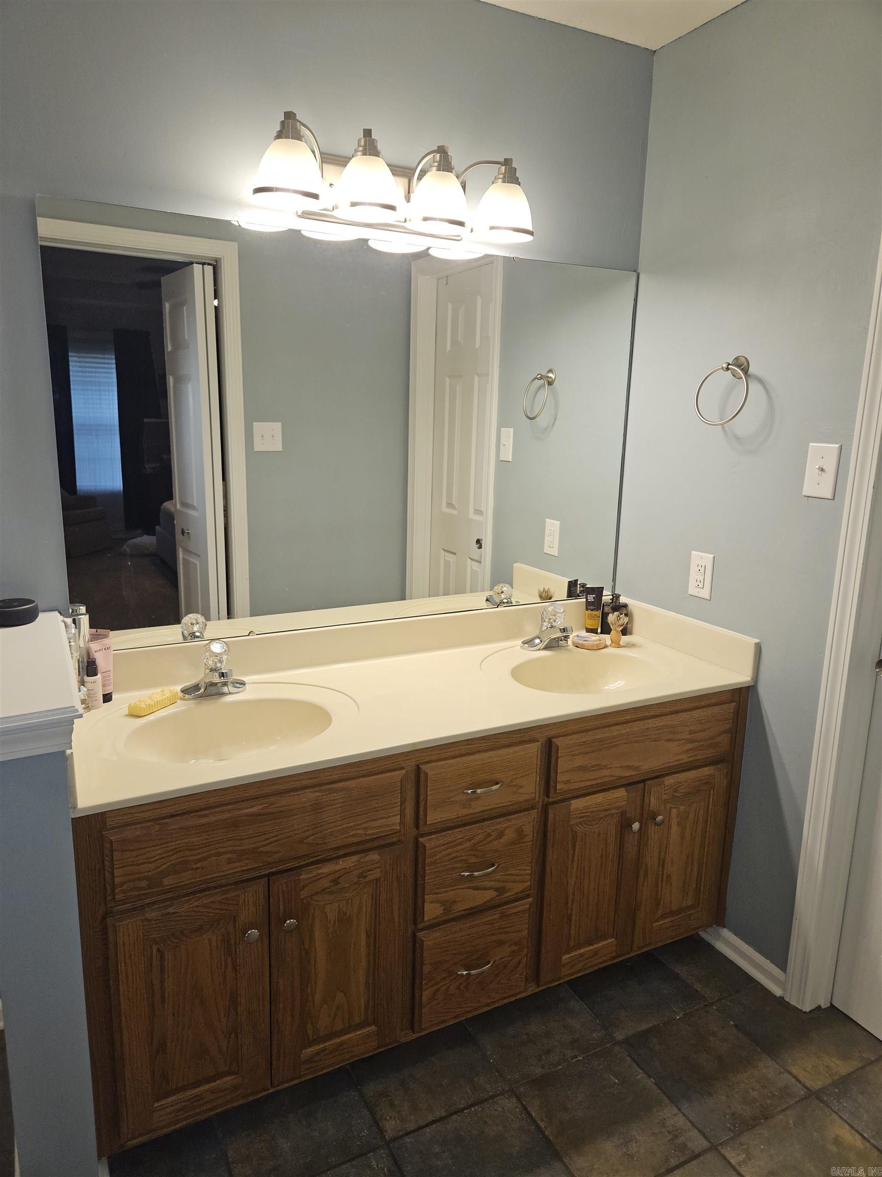 3005 Dallas Loop