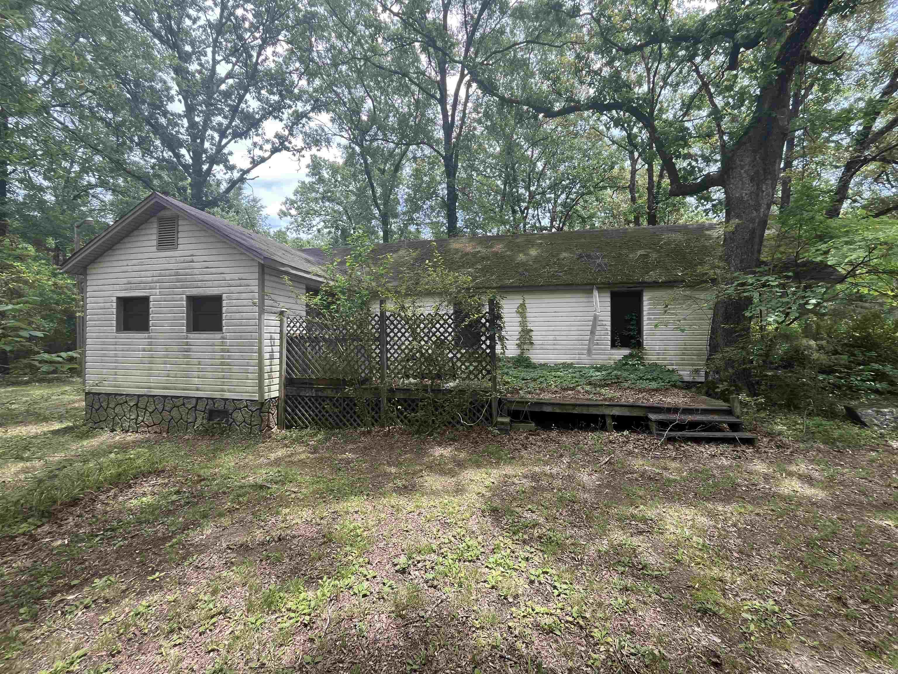 5617 5607 5611 Driskill Drive